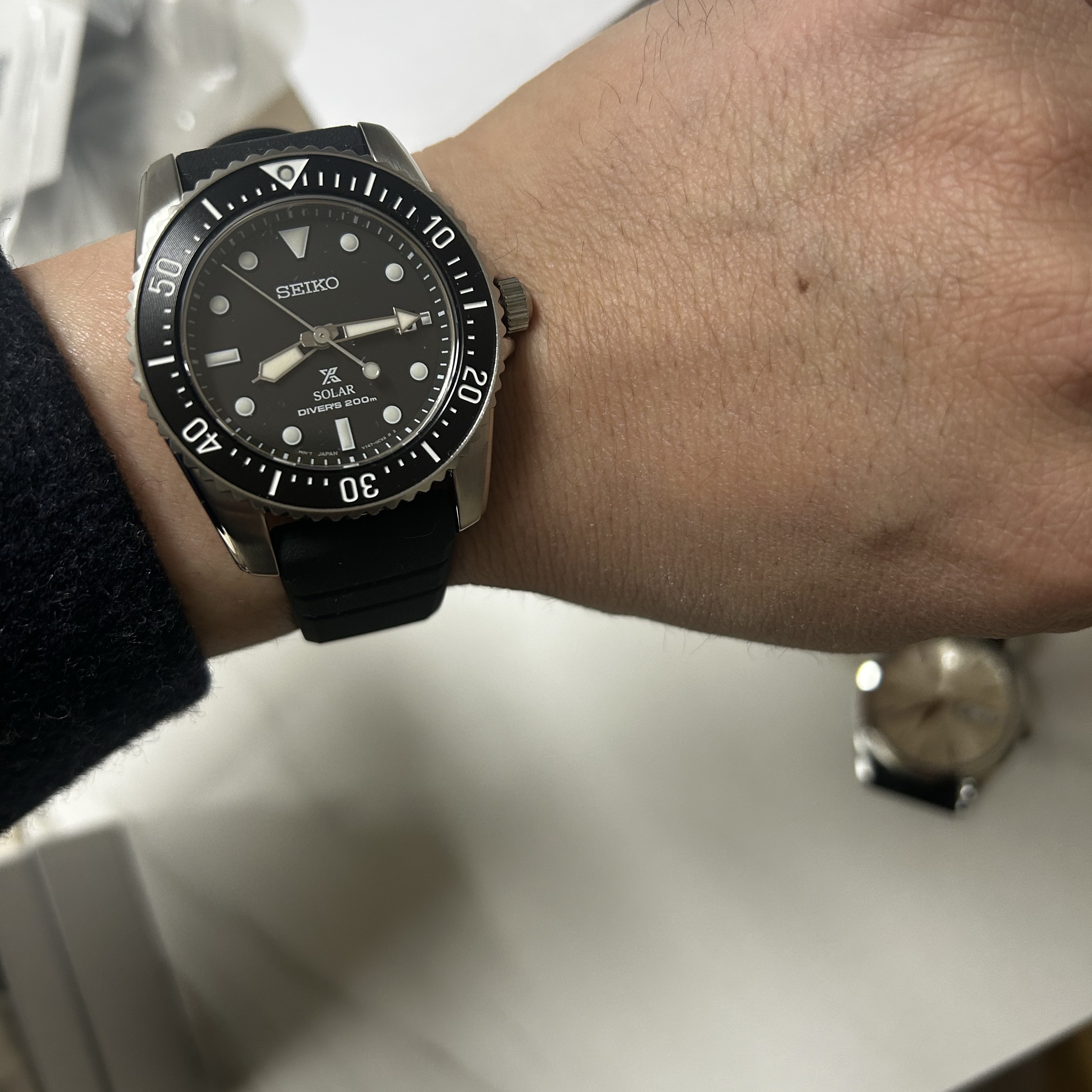 Seiko Prospex SNE573/SBDN075 38.5mm Black 착용 스타일