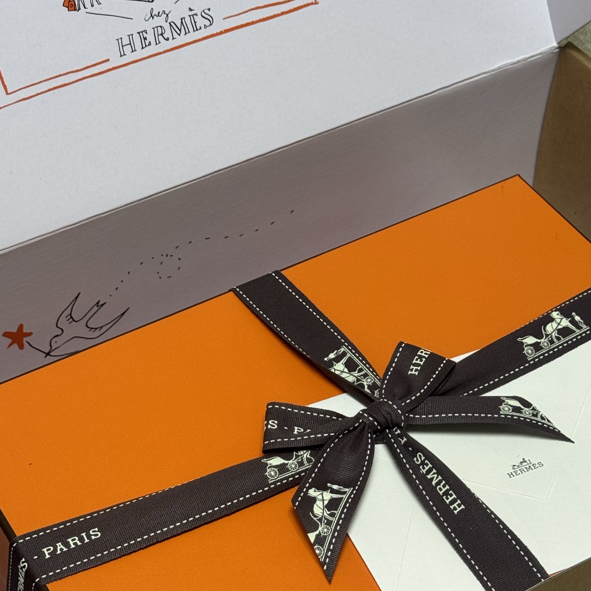 (W) Hermes Chypre Sandal Calfskin & Blanc 착용 스타일 - 1