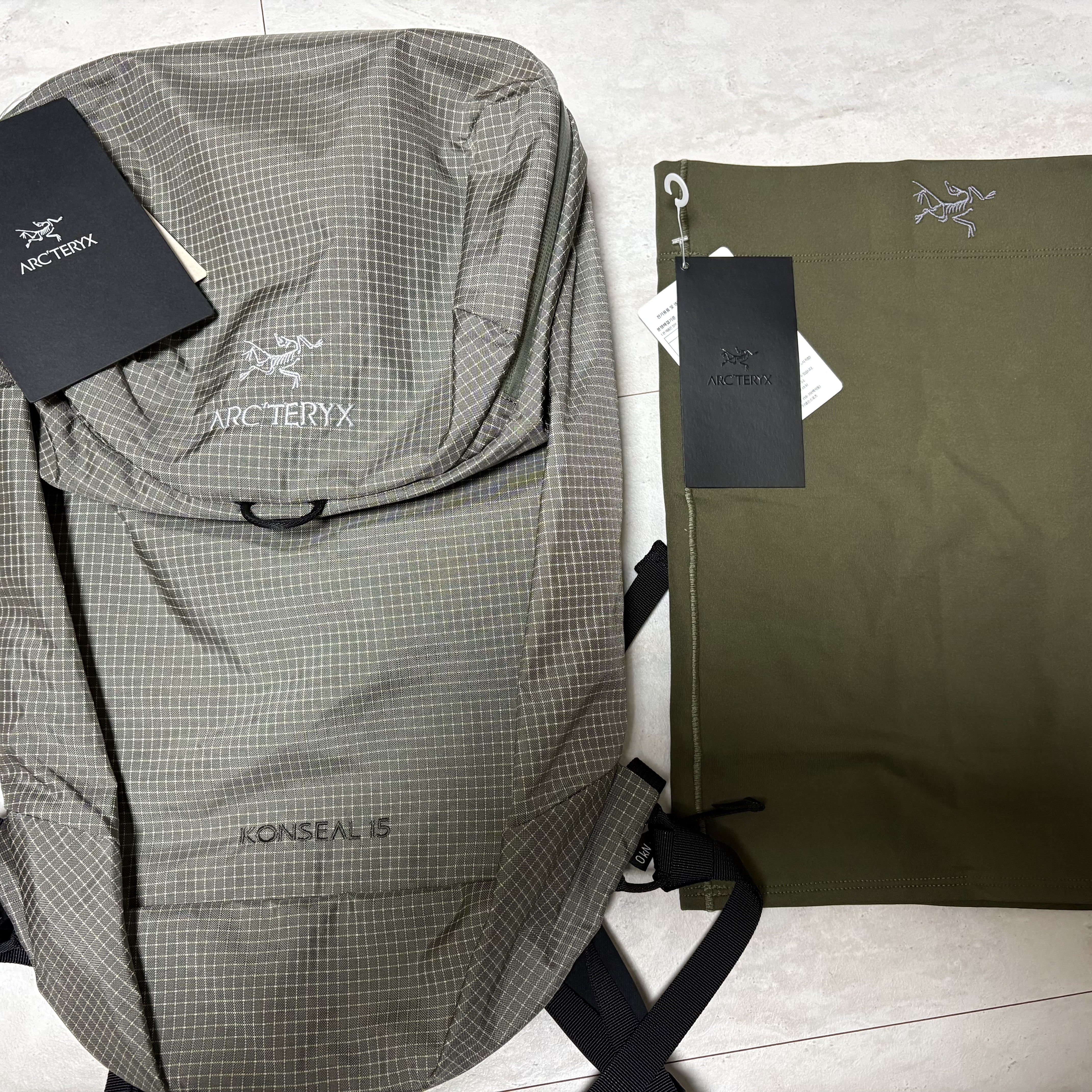 Arc'teryx Konseal 15 Backpack Forage, Arc'teryx Mantis 1 Waistpack Rune 착용 스타일 - 2