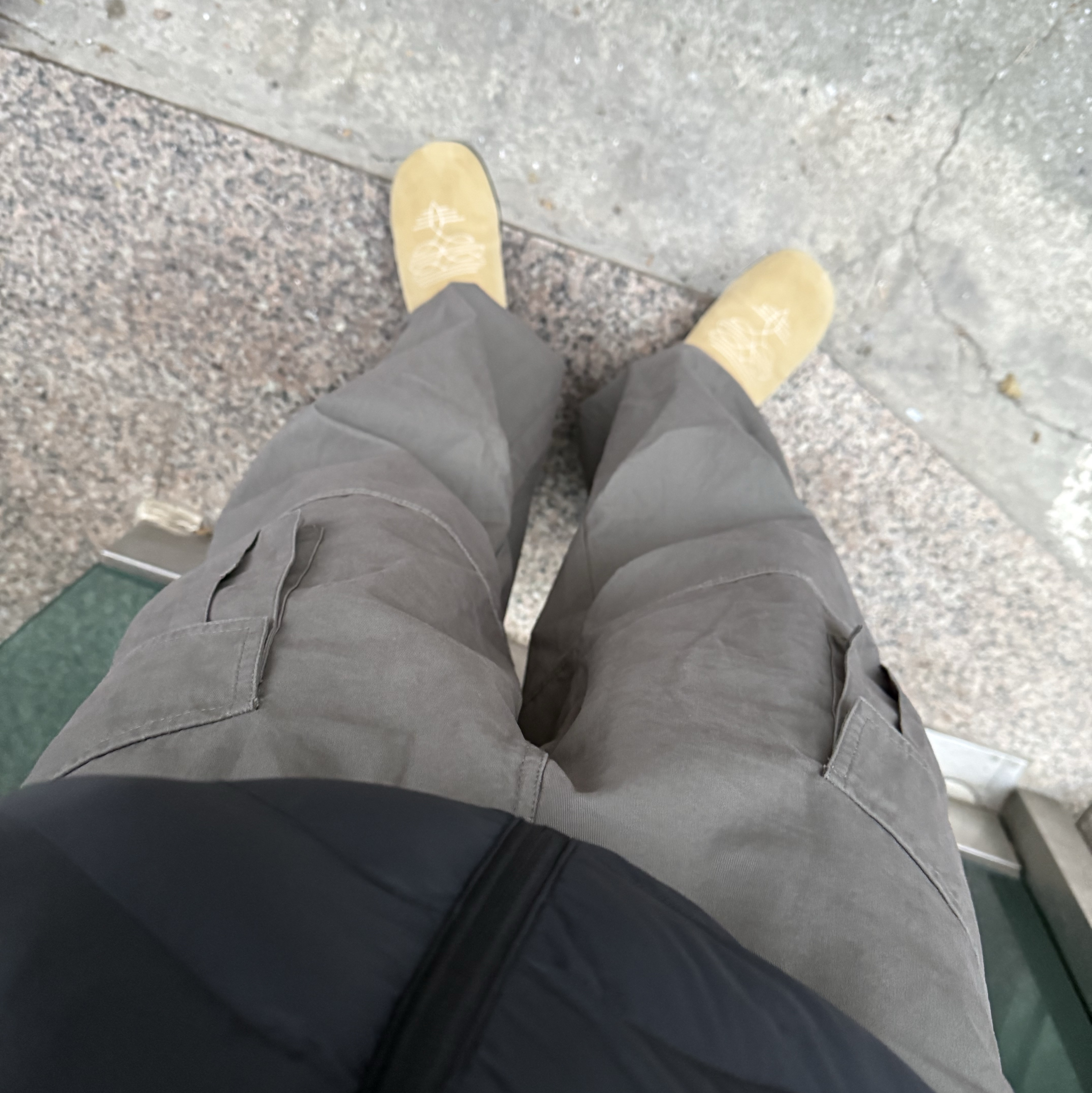 Flavorism VTG Washed Cargo Pants Washed Olive Gray, Kinchi Blunt - 000 (a) Suede 착용 스타일