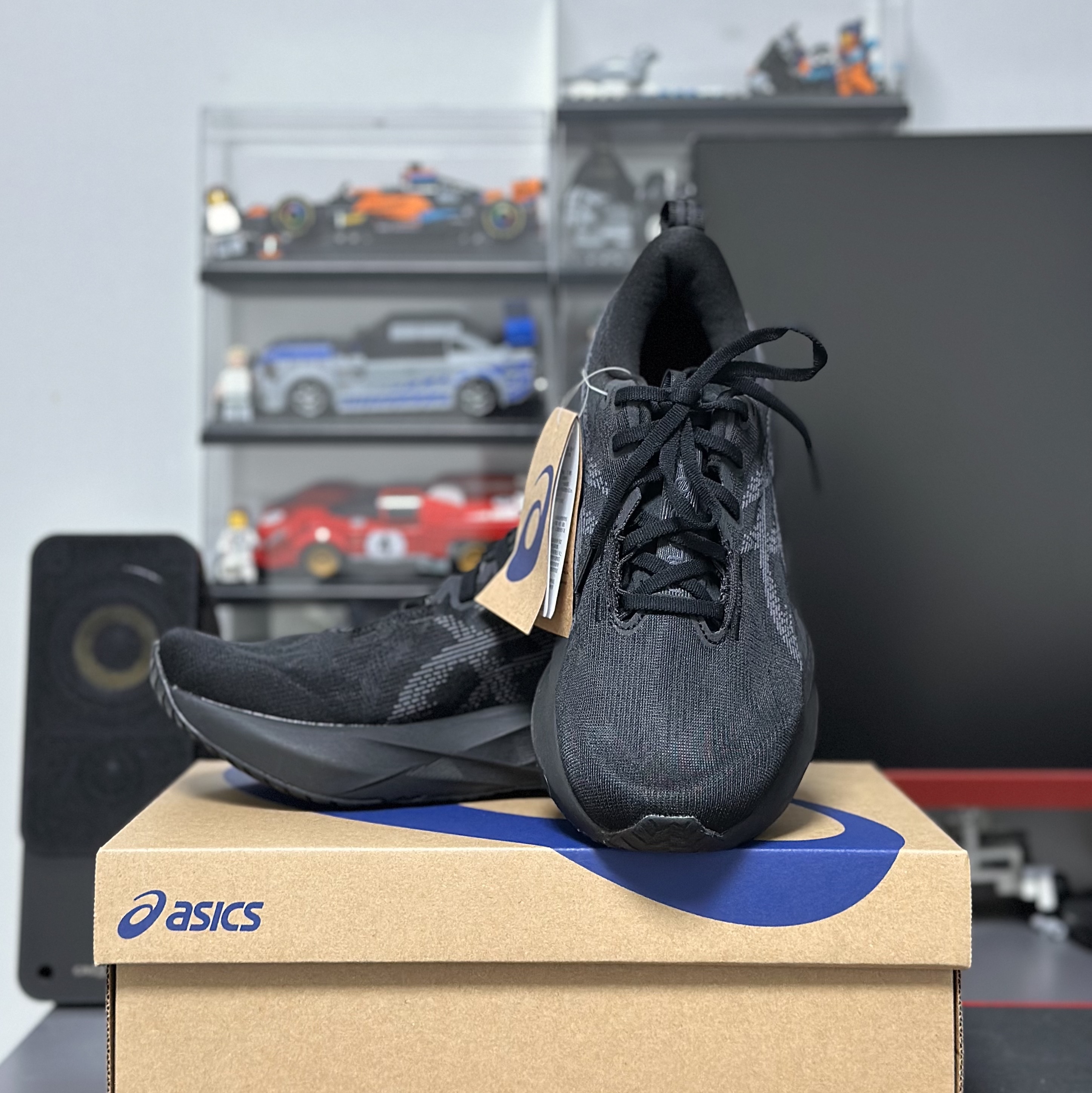 Asics Novablast 5 Black Carrier Grey 착용 스타일