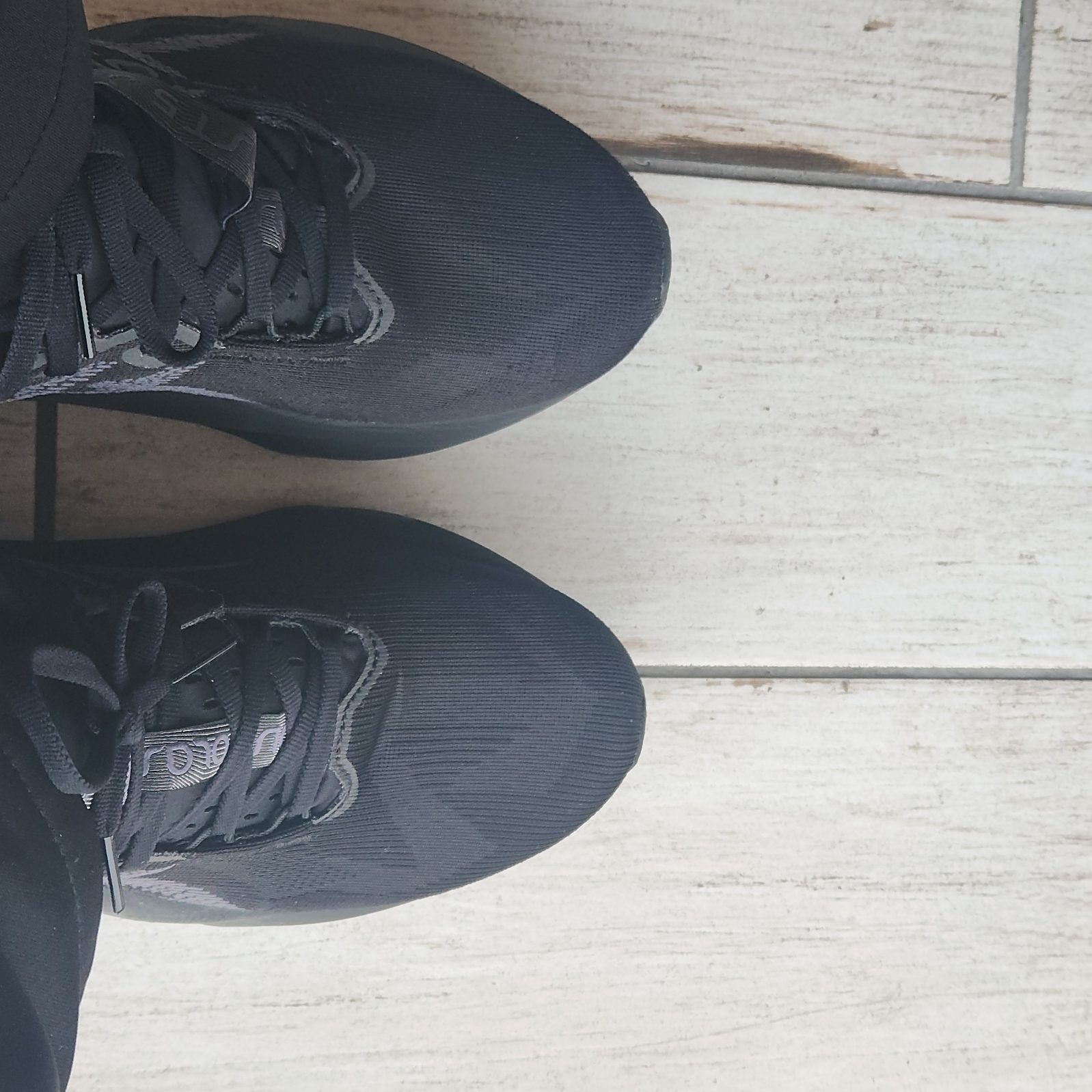 Asics Novablast 5 Black Carrier Grey 착용 스타일