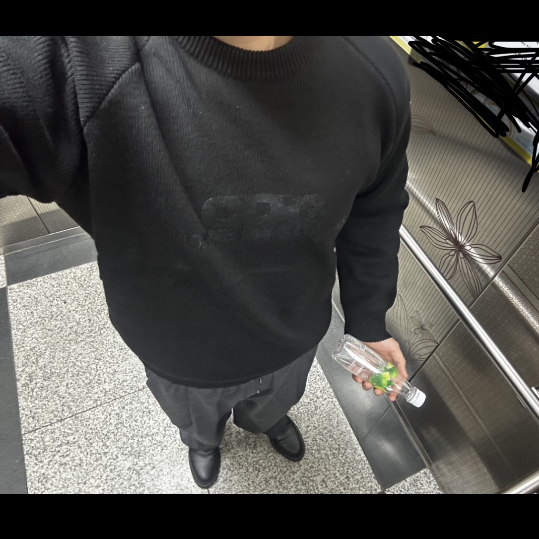 CDG Round Neck School Pullover Black, Dr. Martens 1461 Mono Black 착용 스타일