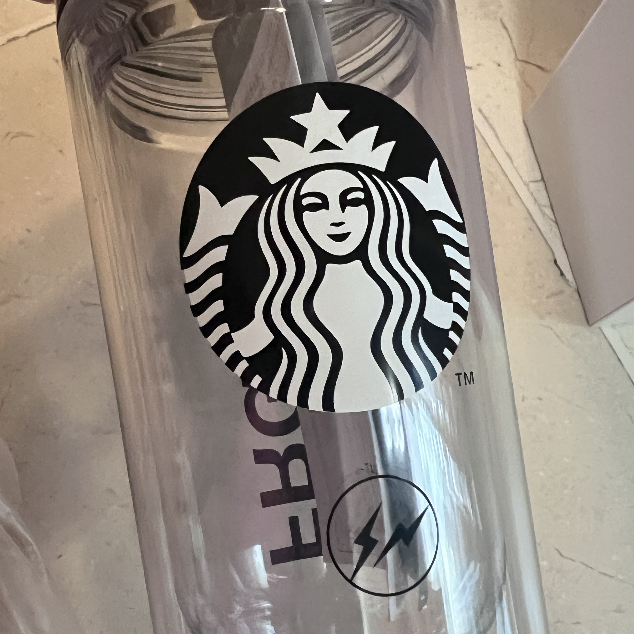 Starbucks x Fragment Double Wall Sunny Bottle Black 473ml 착용 스타일