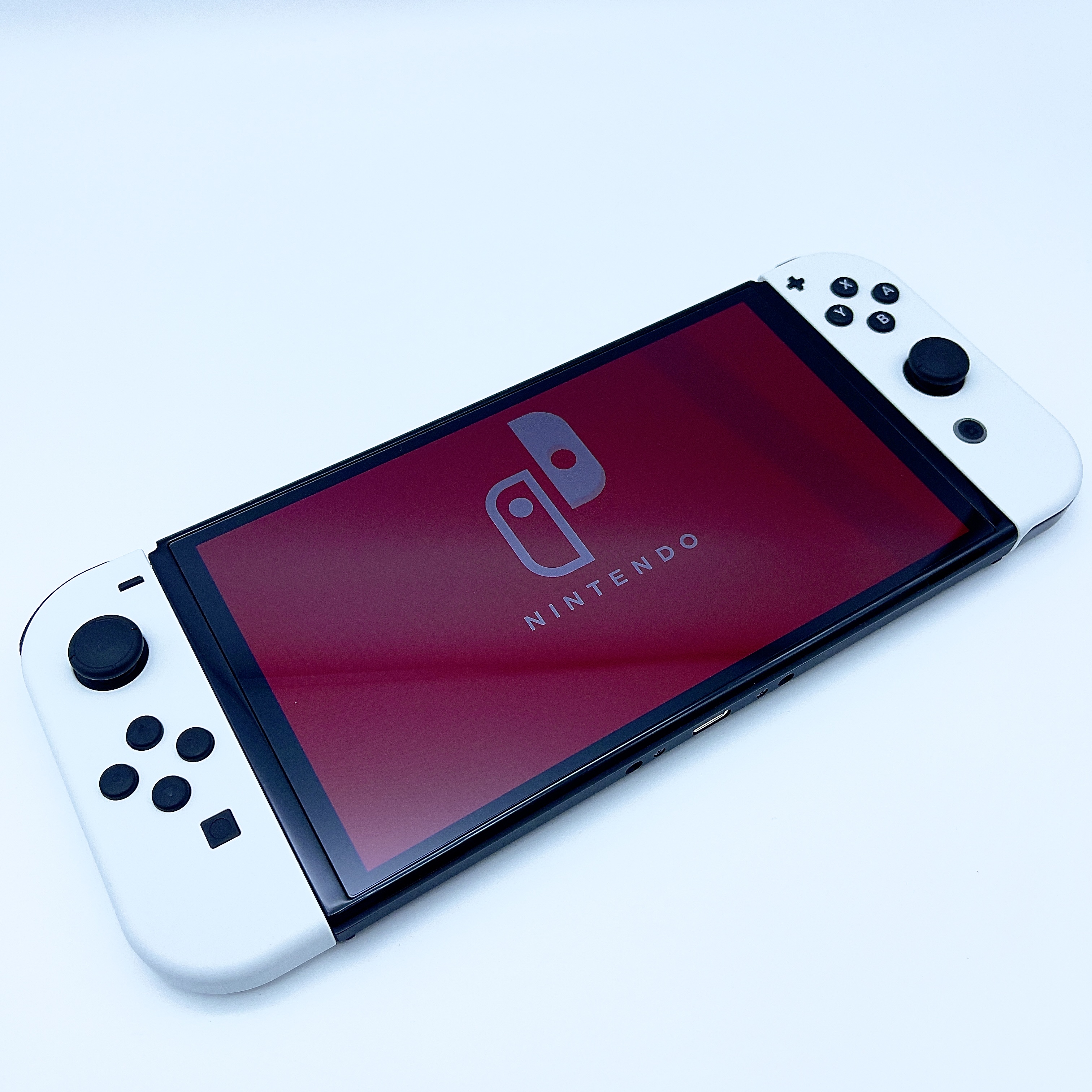 Nintendo Switch OLED White (Korean Ver.) 착용 스타일 - 2