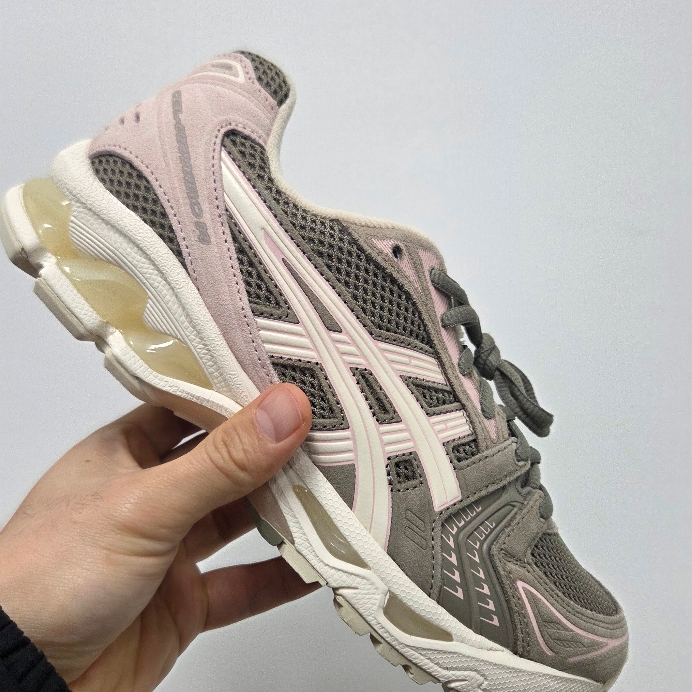 (W) Asics Gel-Kayano 14 Mink Cream 착용 스타일 - 1