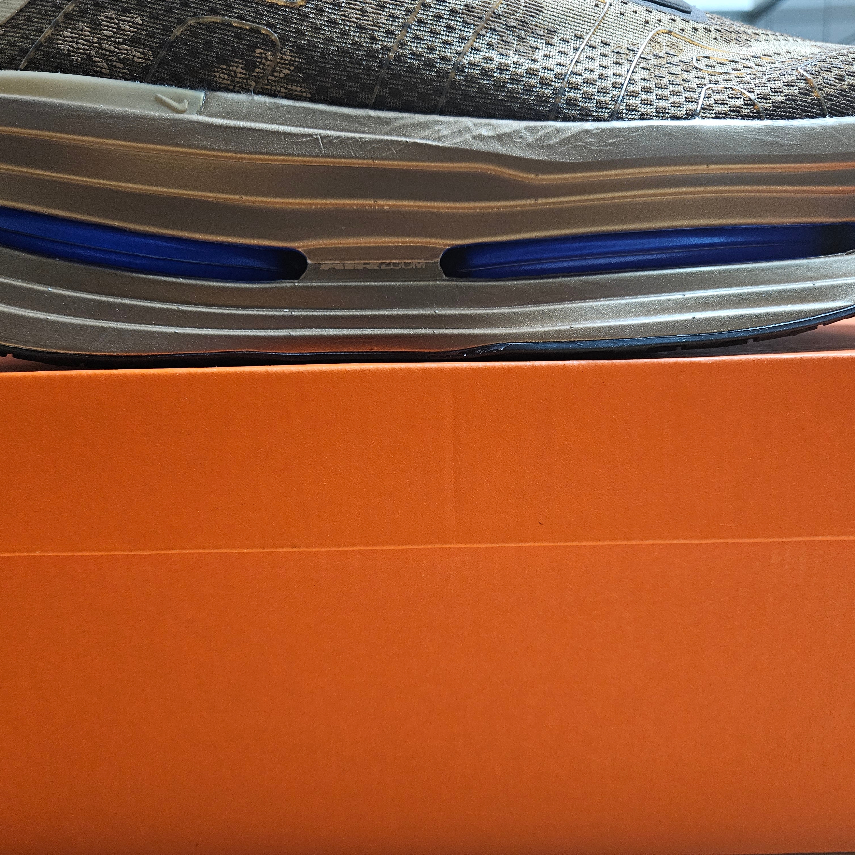 (W) Nike Vomero Premium QS Flat Stout 착용 스타일 - 10