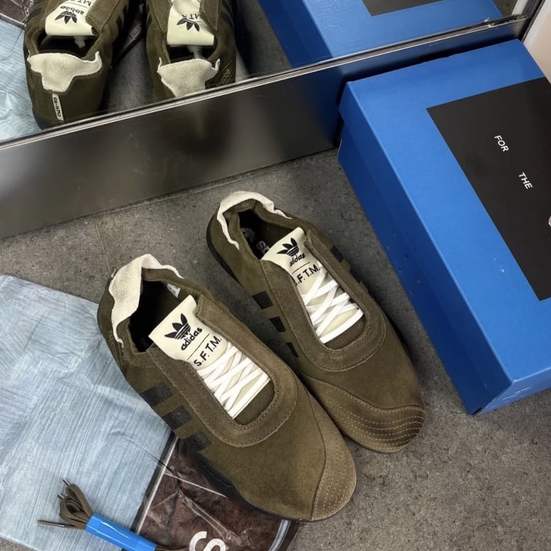 (W) Adidas x Song for the Mute Taekwondo Mei Olive Core Black, (W) Adidas x Song for the Mute Taekwondo Mei Core Black Cloud White 착용 스타일 - 3