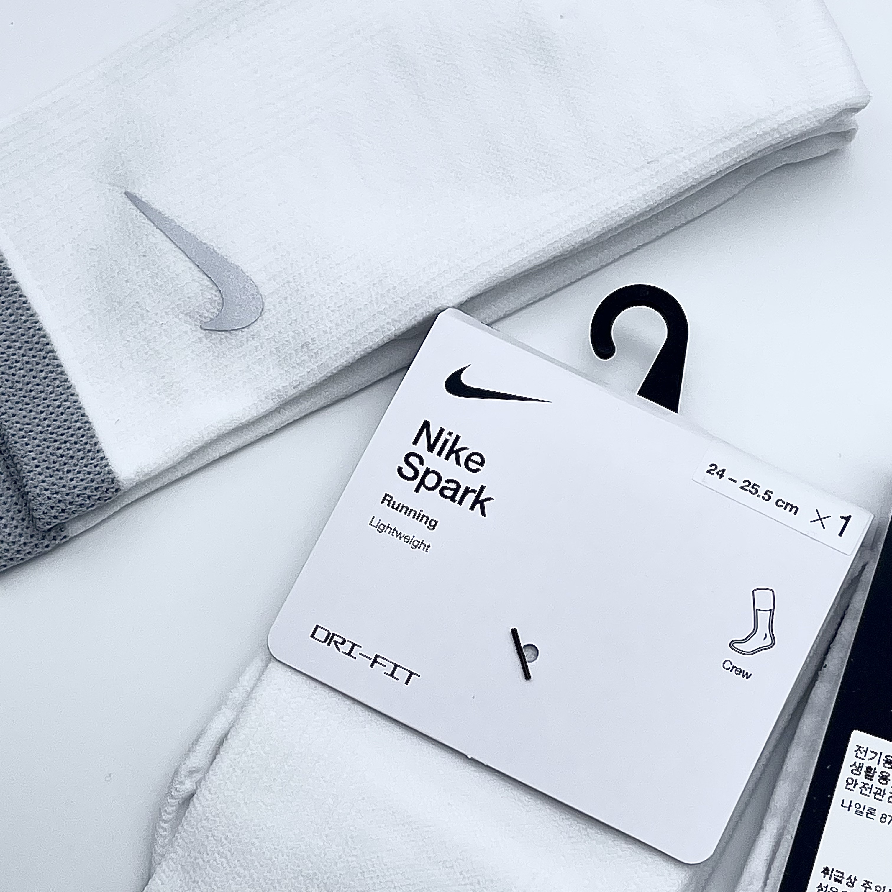 Nike Spark Lightweight Running Crew Socks White Reflect Silver (Korean Ver.) 착용 스타일 - 3