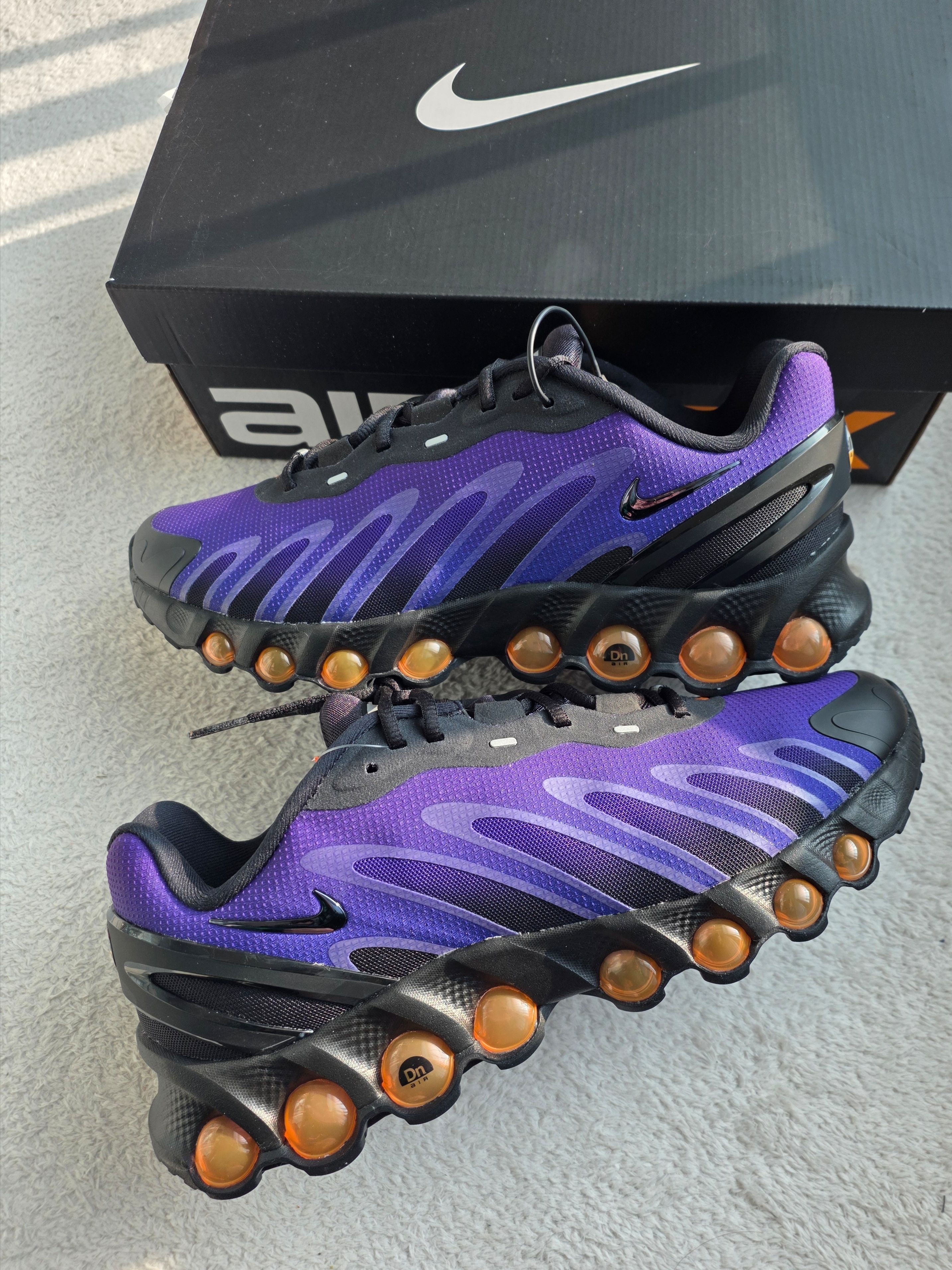 Nike Air Max Dn8 Black Indigo Burst 착용 스타일