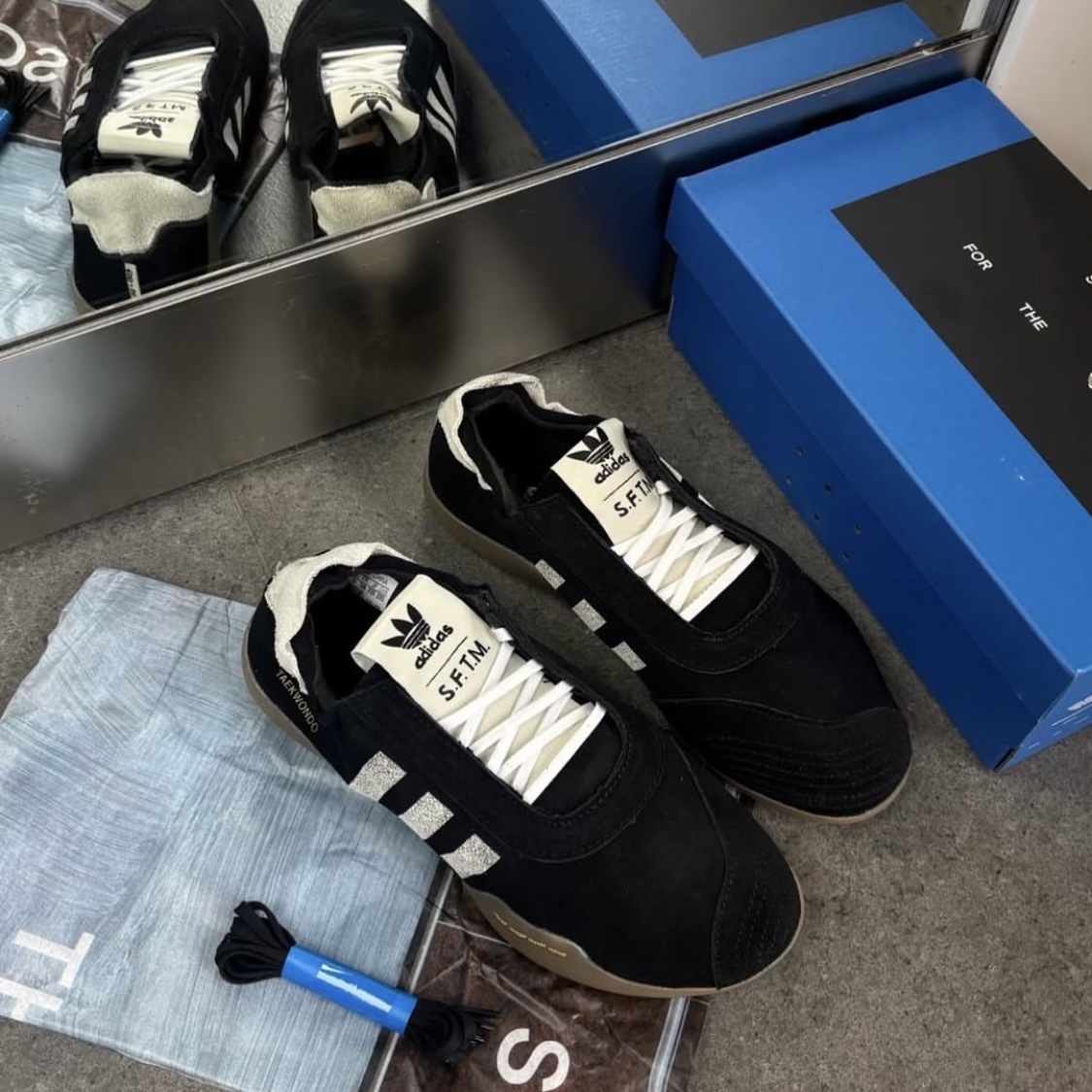 (W) Adidas x Song for the Mute Taekwondo Mei Olive Core Black, (W) Adidas x Song for the Mute Taekwondo Mei Core Black Cloud White 착용 스타일 - 4