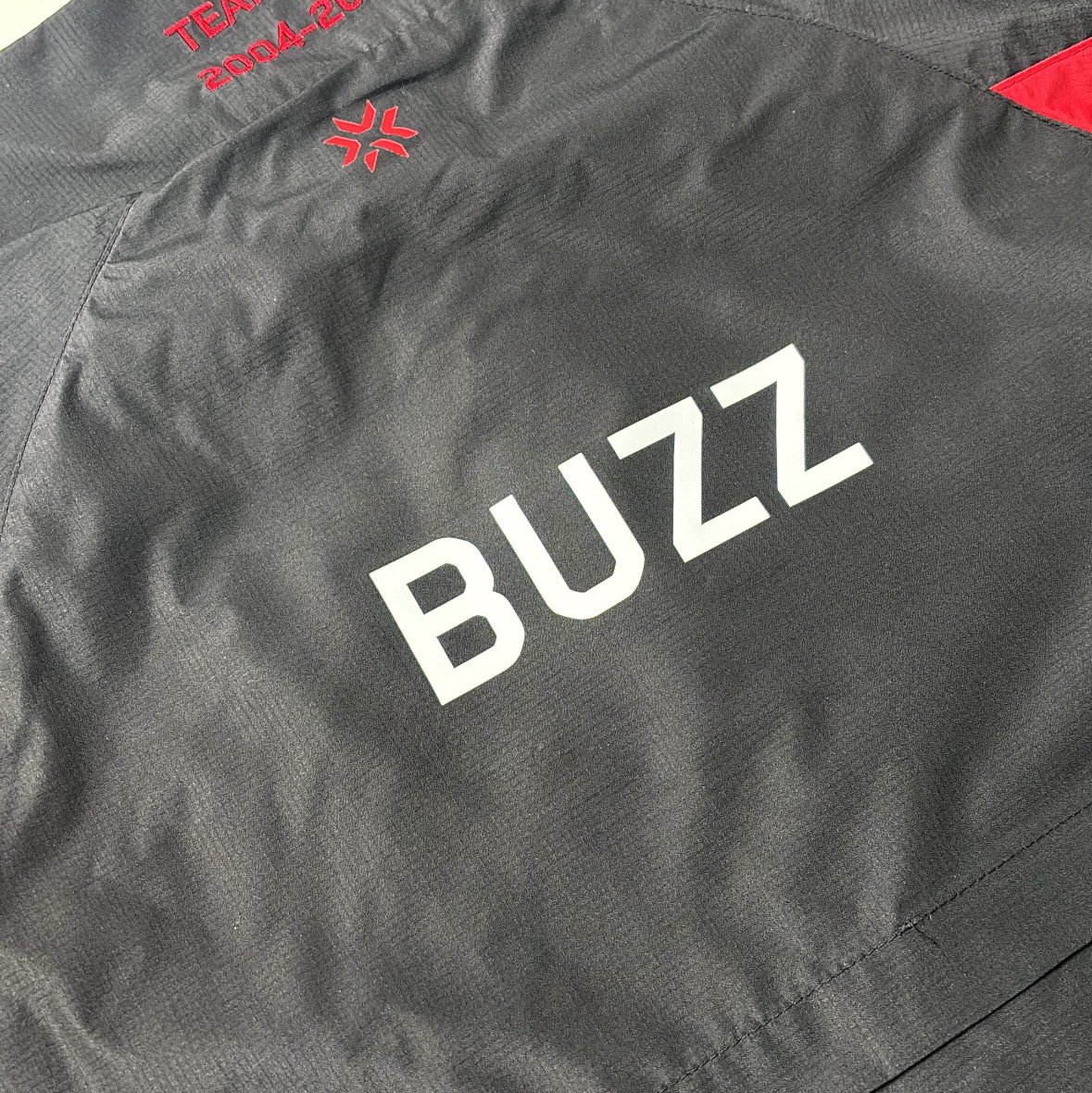 T1 2024 VALORANT Uniform Jacket Black (Non Marking Ver.) 착용 스타일 - 2