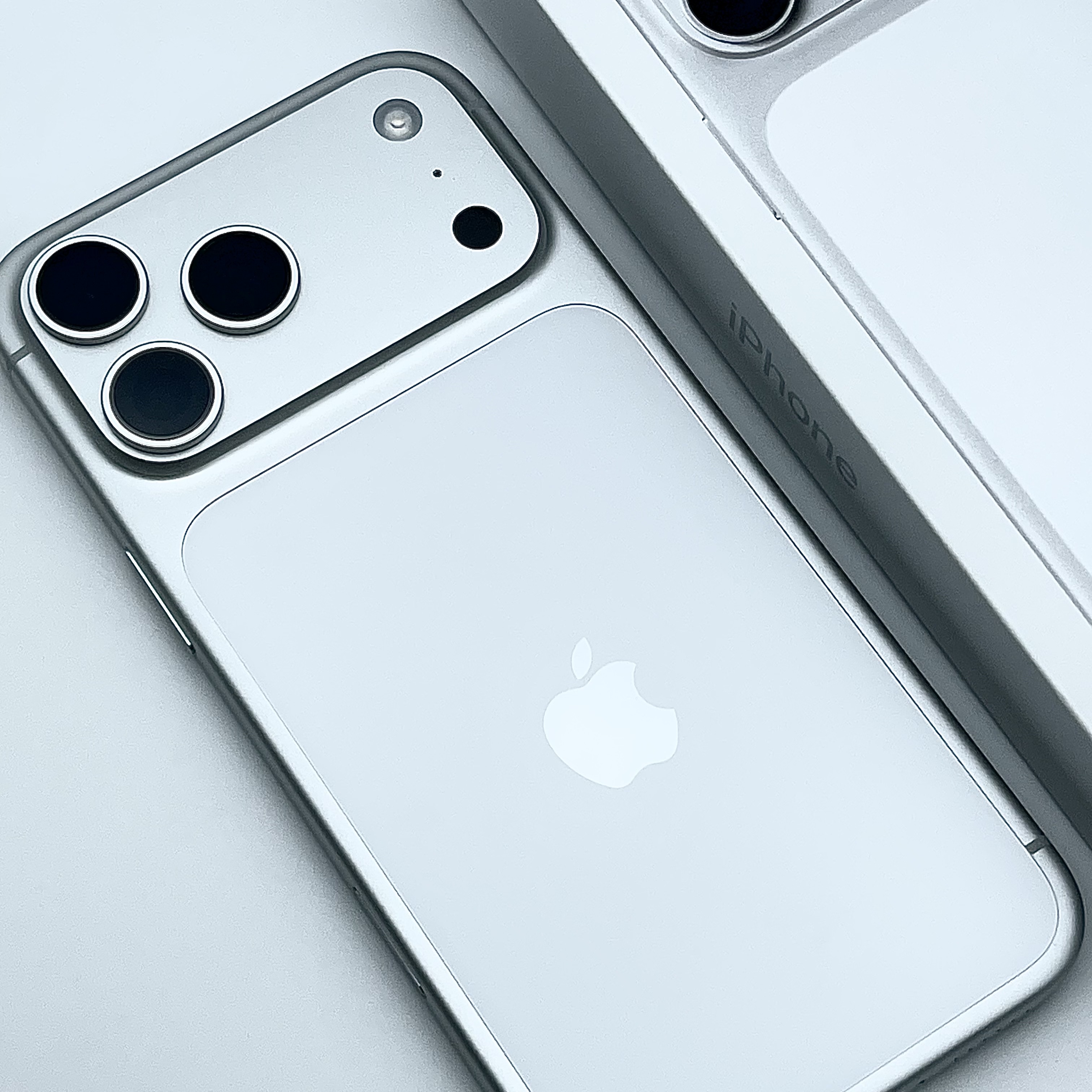 Apple iPhone 17 Pro Max 256GB Silver 착용 스타일 - 6
