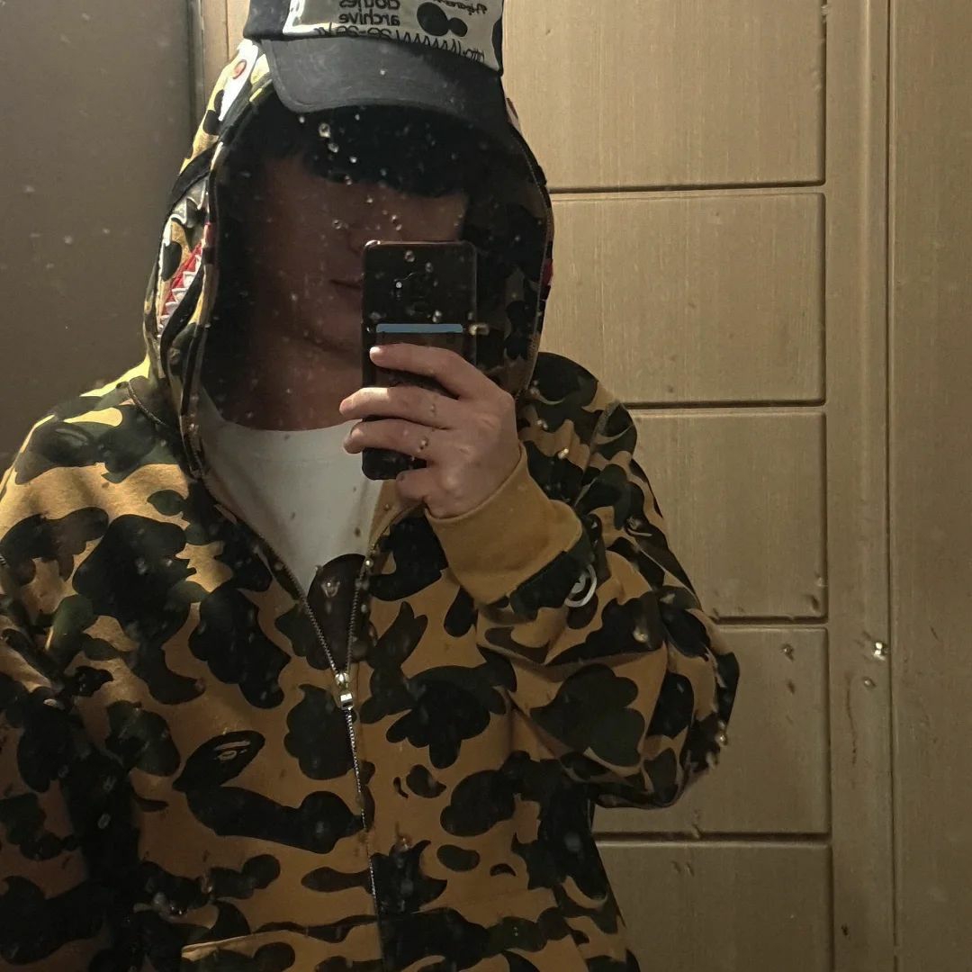 BAPE PONR 1st Camo 2nd Shark Full Zip Hoodie Yellow, AEAE Web Logo Two Tone Ball Cap Black & White 착용 스타일