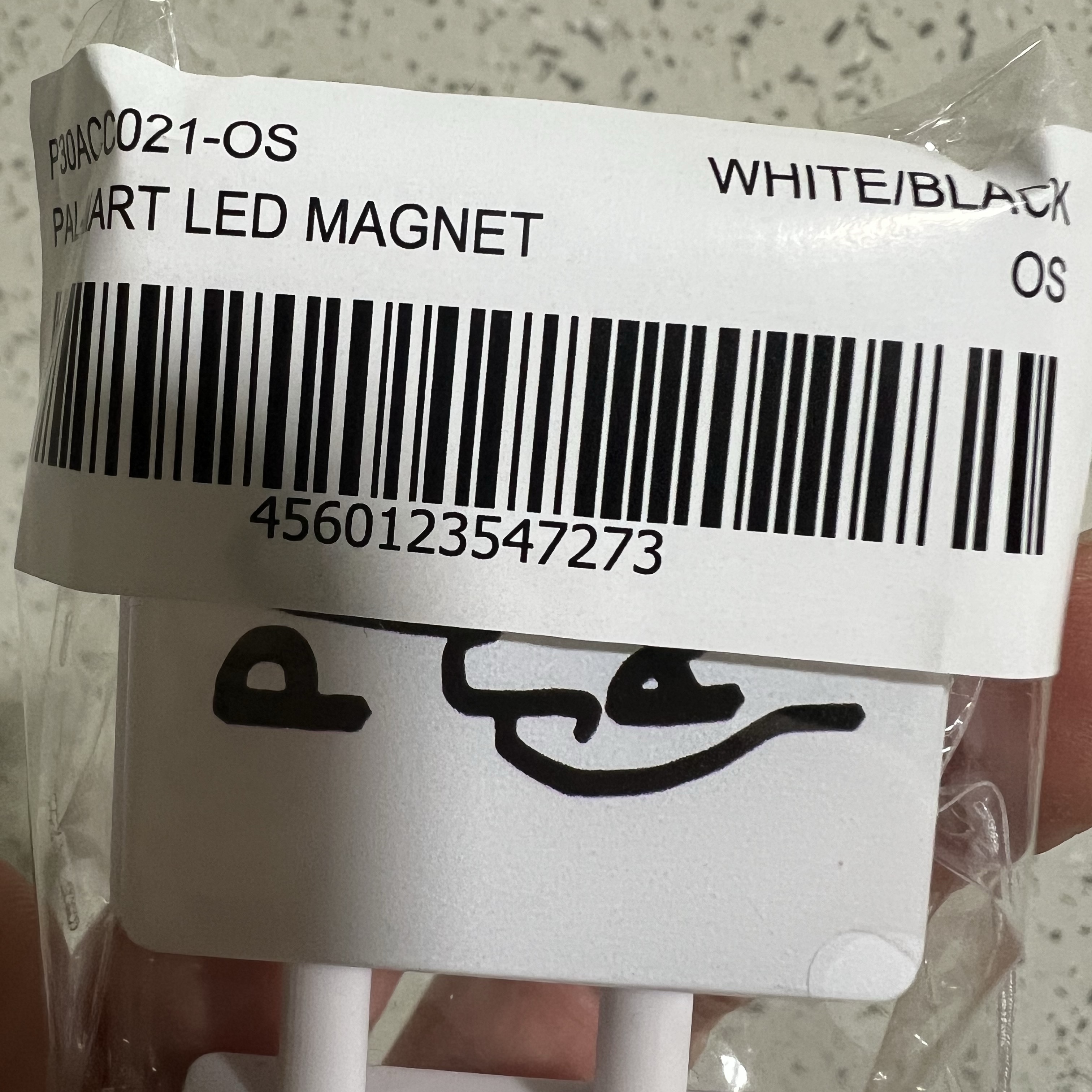 Palace Pal-Mart LED Magnet White Black - 26SS 착용 스타일 - 3