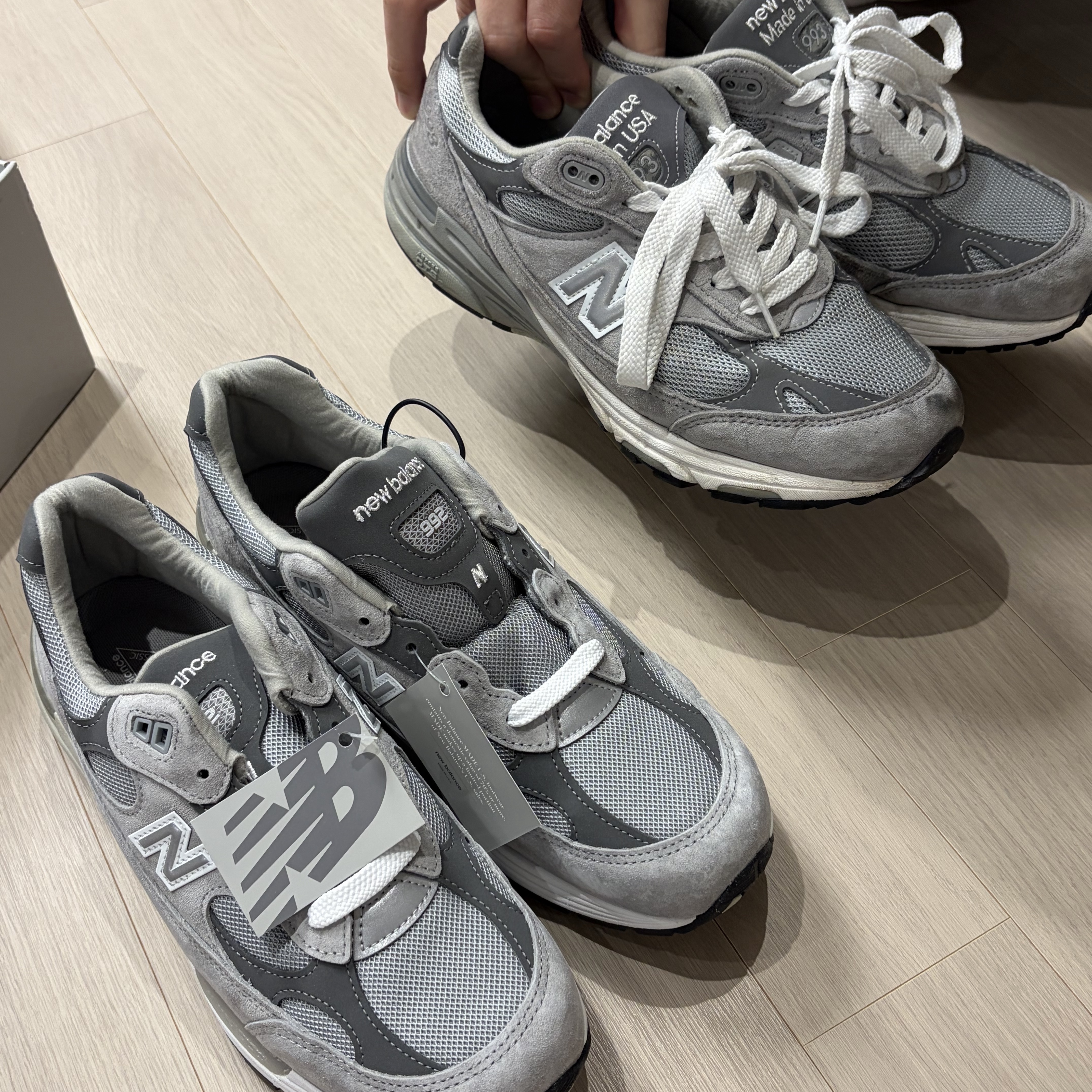New Balance 992 Made in USA Core Grey Silver Metallic, New Balance 993 Made in USA Grey - D Standard 착용 스타일