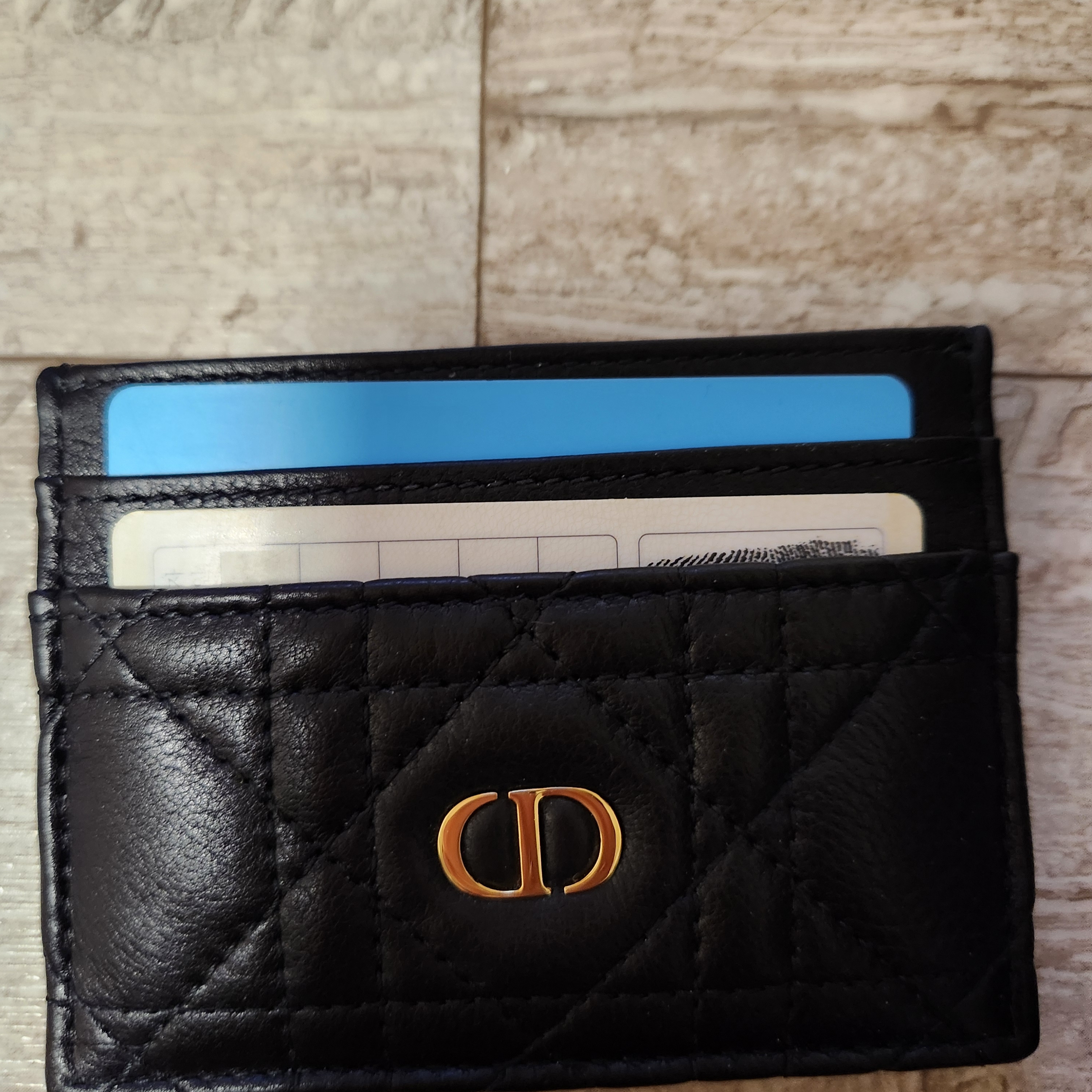 Dior Caro Five Slot Card Holder Supple Cannage Calfskin Black 착용 스타일