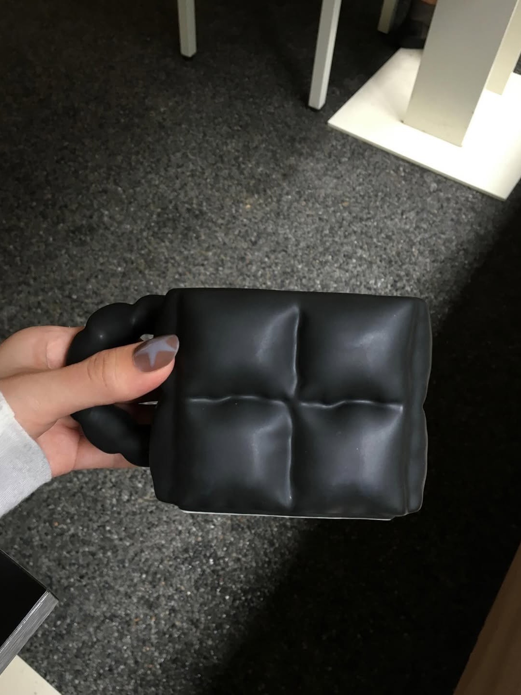 LEEJAE PADDING CUP MATTE BLACK 착용 스타일