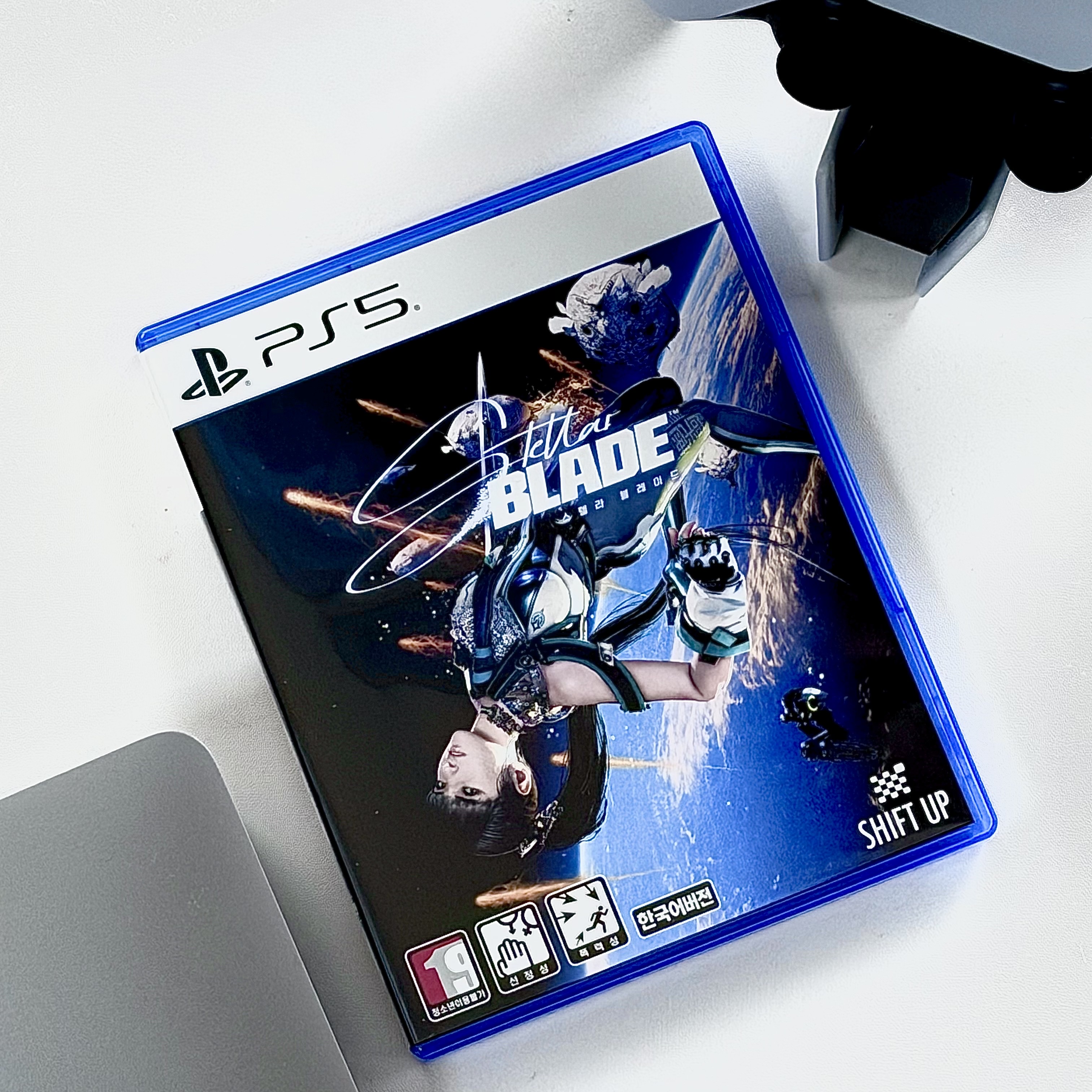 PlayStation 5 Stellar Blade, PlayStation 5 DualSense Wireless Controller White 착용 스타일 - 1
