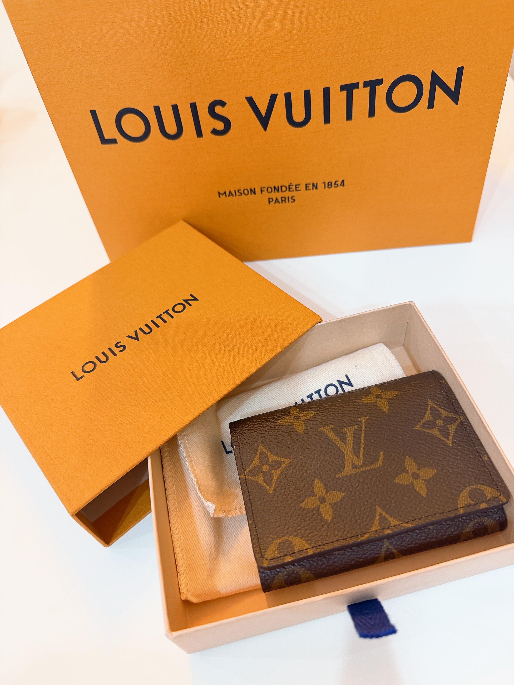 Louis Vuitton Envelope Business Card Holder Monogram 착용 스타일 - 2