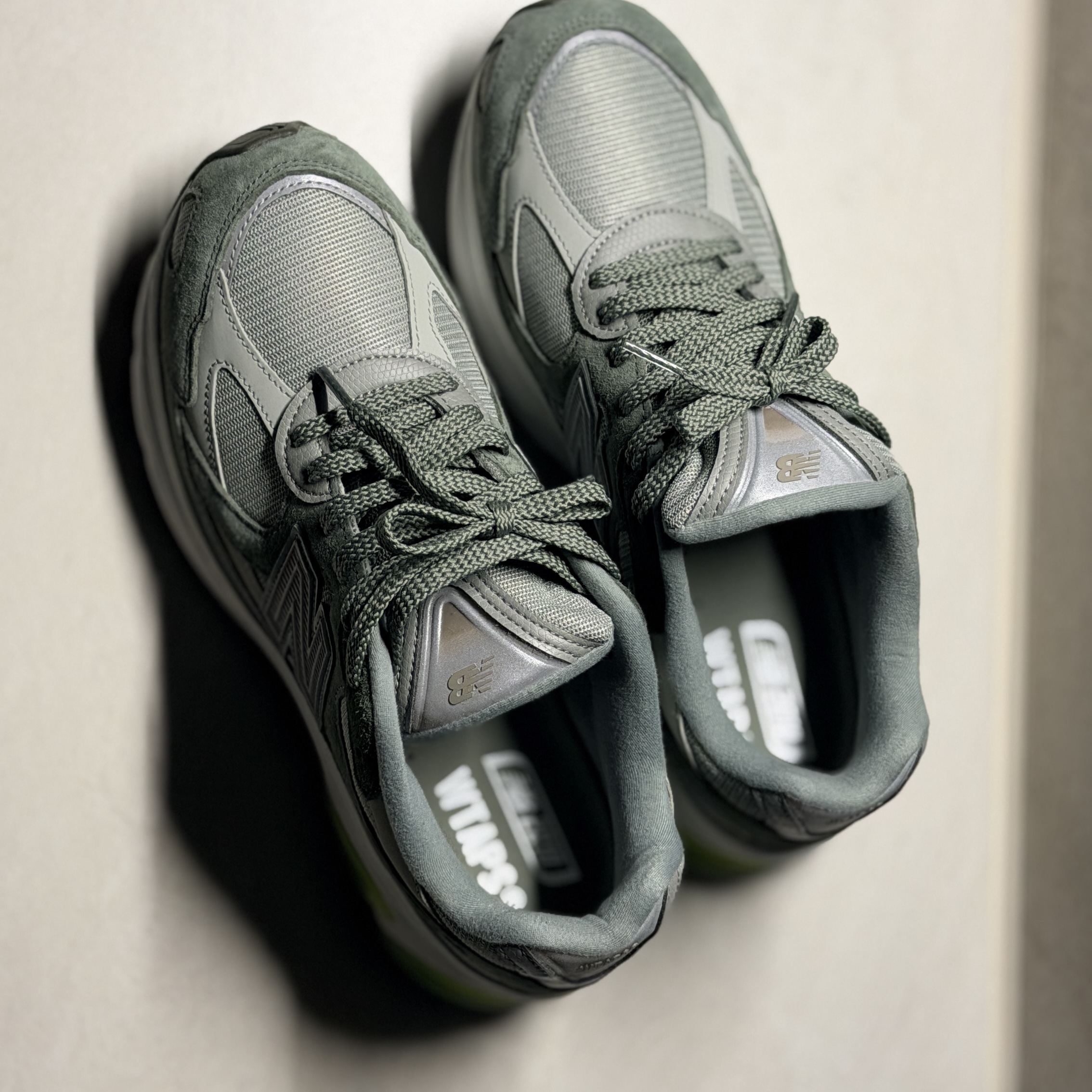 New Balance x WTAPS Abzorb 2010 Wrought Iron Agave Green - D Standard 착용 스타일