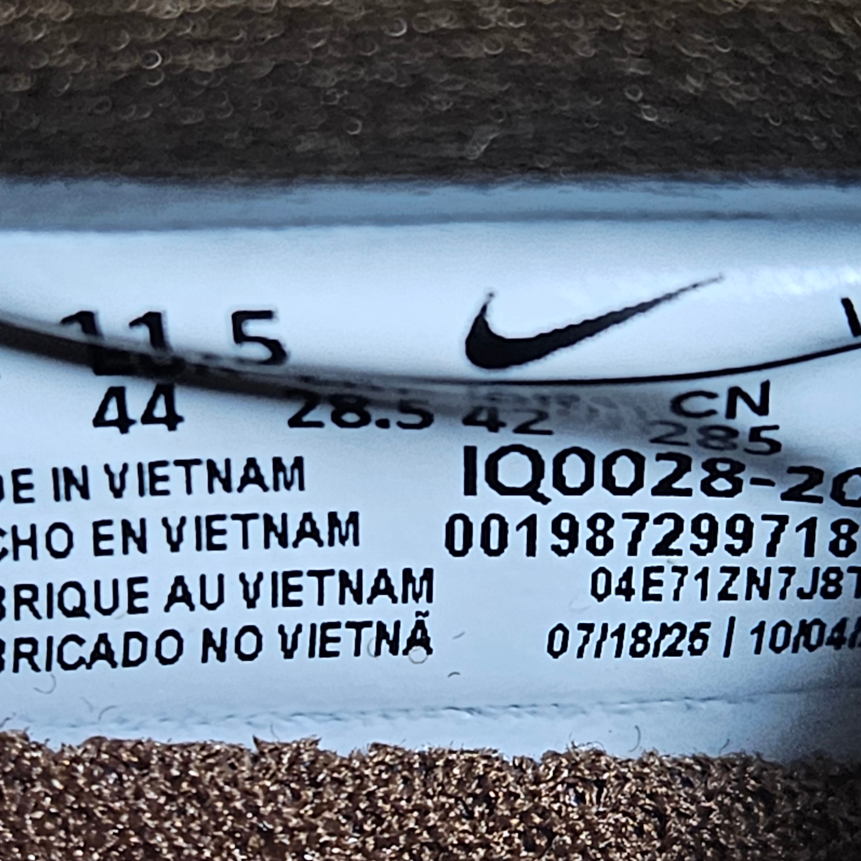 (W) Nike Vomero Premium QS Flat Stout 착용 스타일 - 1