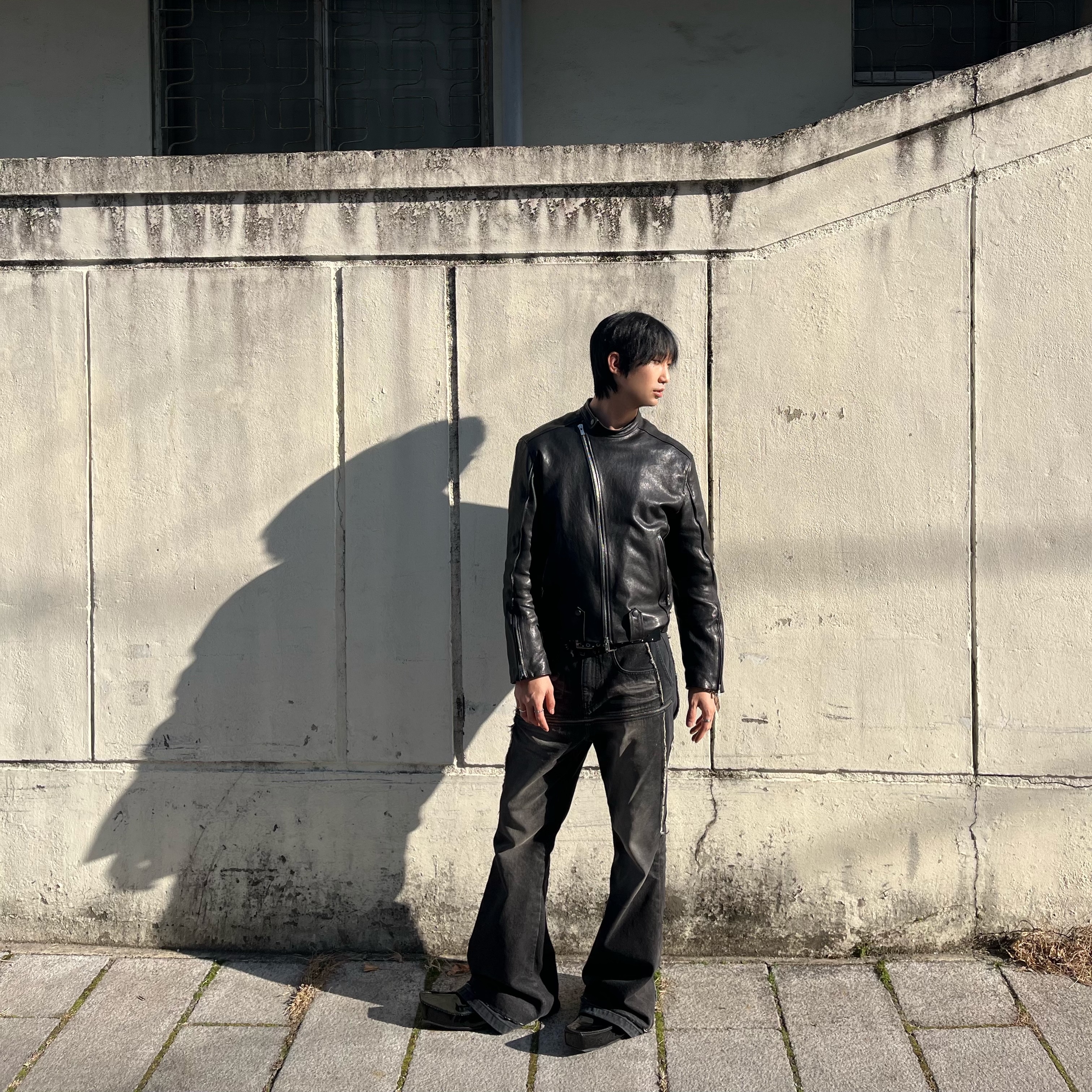 Haleine Leather Asymmetric Biker Jacket Black (WJ301) 착용 스타일 - 2