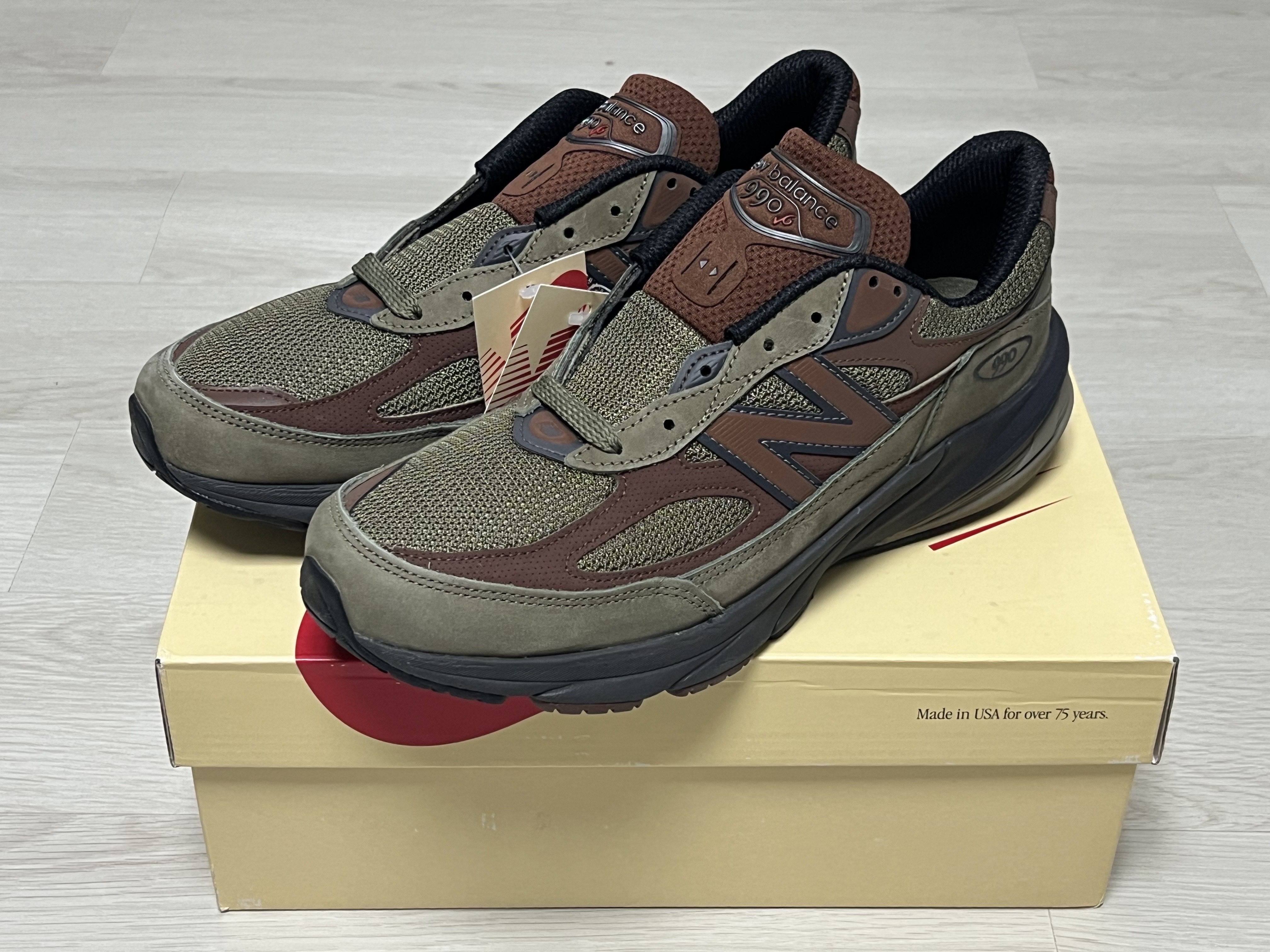 New Balance 990v6 Made in USA Dark Camo Rich Oak 착용 스타일