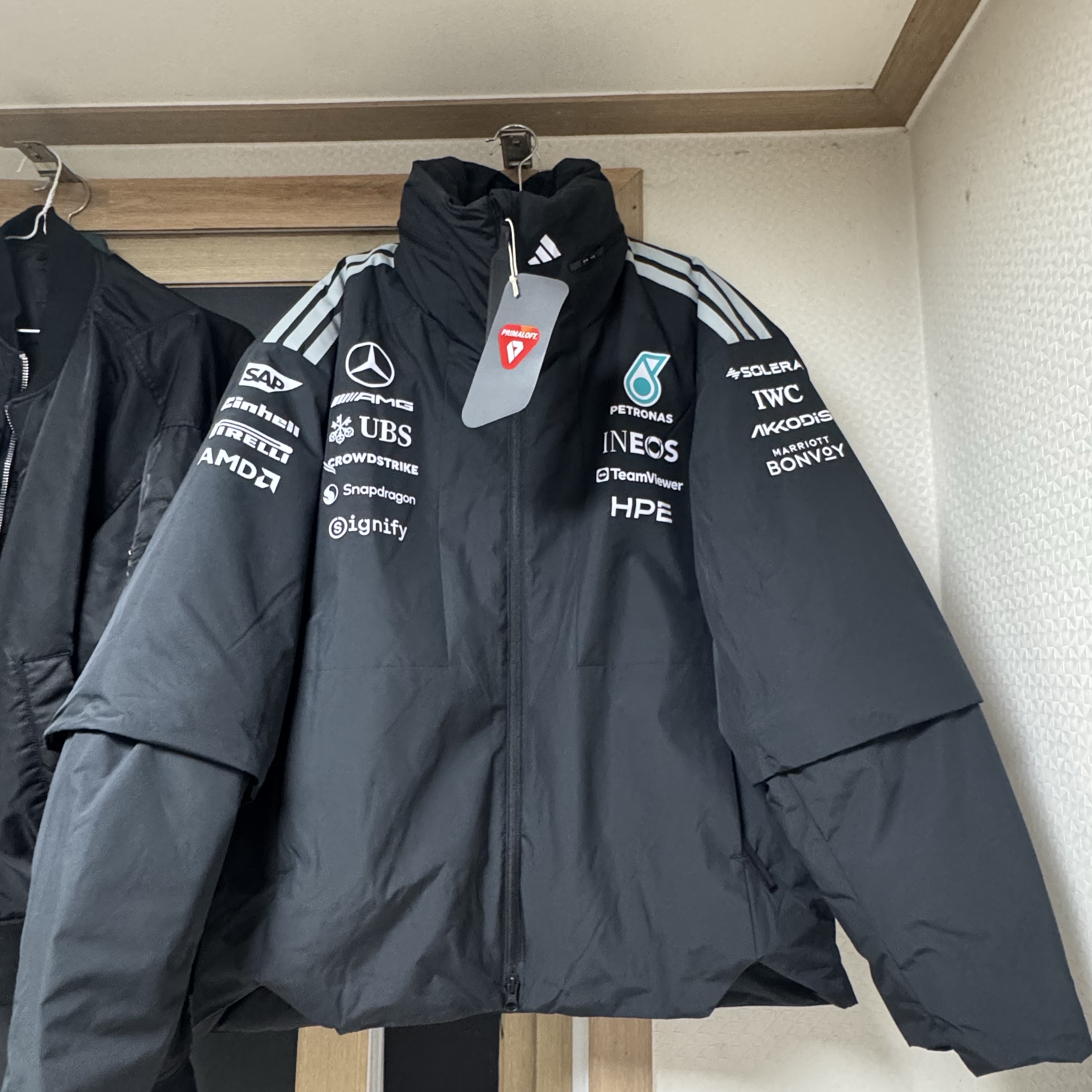 Adidas x Mercedes AMG Petronas F1 Team Engineers Jacket Black - KR Sizing (Non Marking Ver.) 착용 스타일 - 2