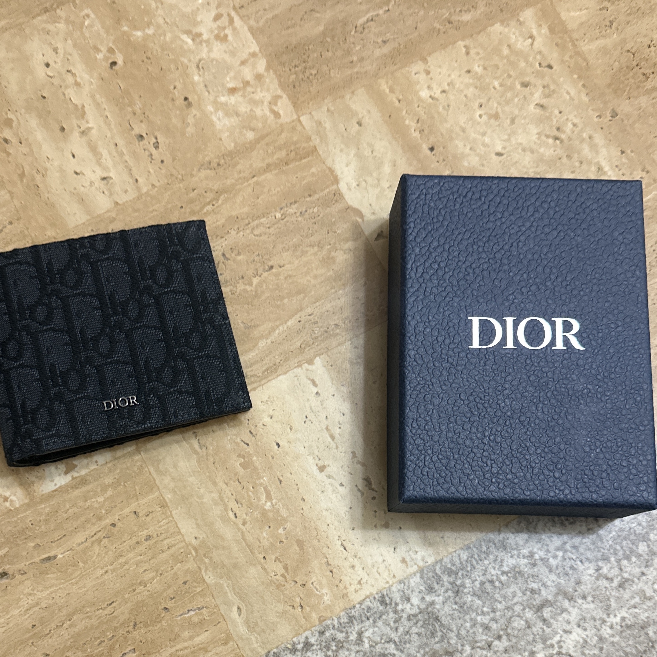 Dior Wallet Black Dior Oblique Jacquard 착용 스타일