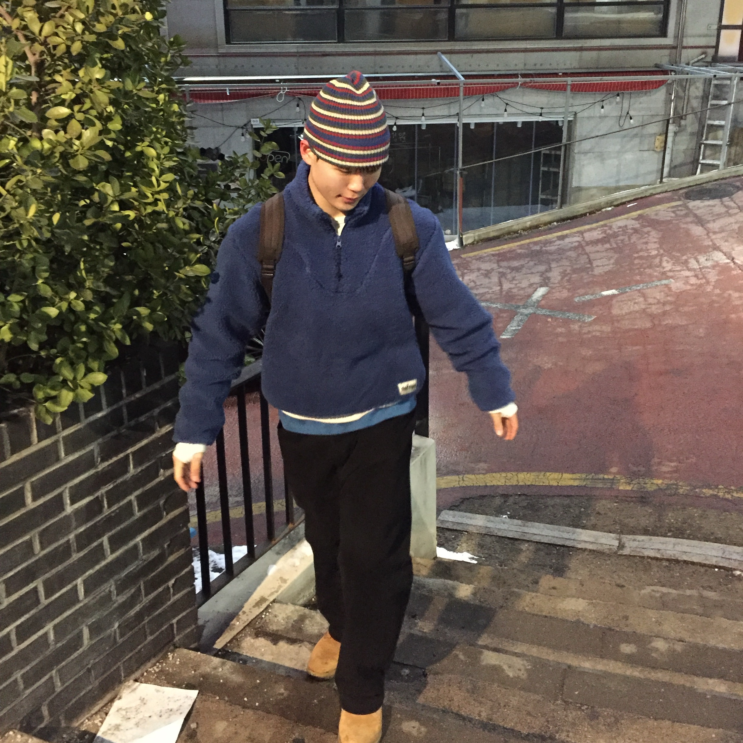 Ostrya 25FW Bluebird Shearling Fleece Navy, Khakis Harbor Beanie Red 착용 스타일 - 2