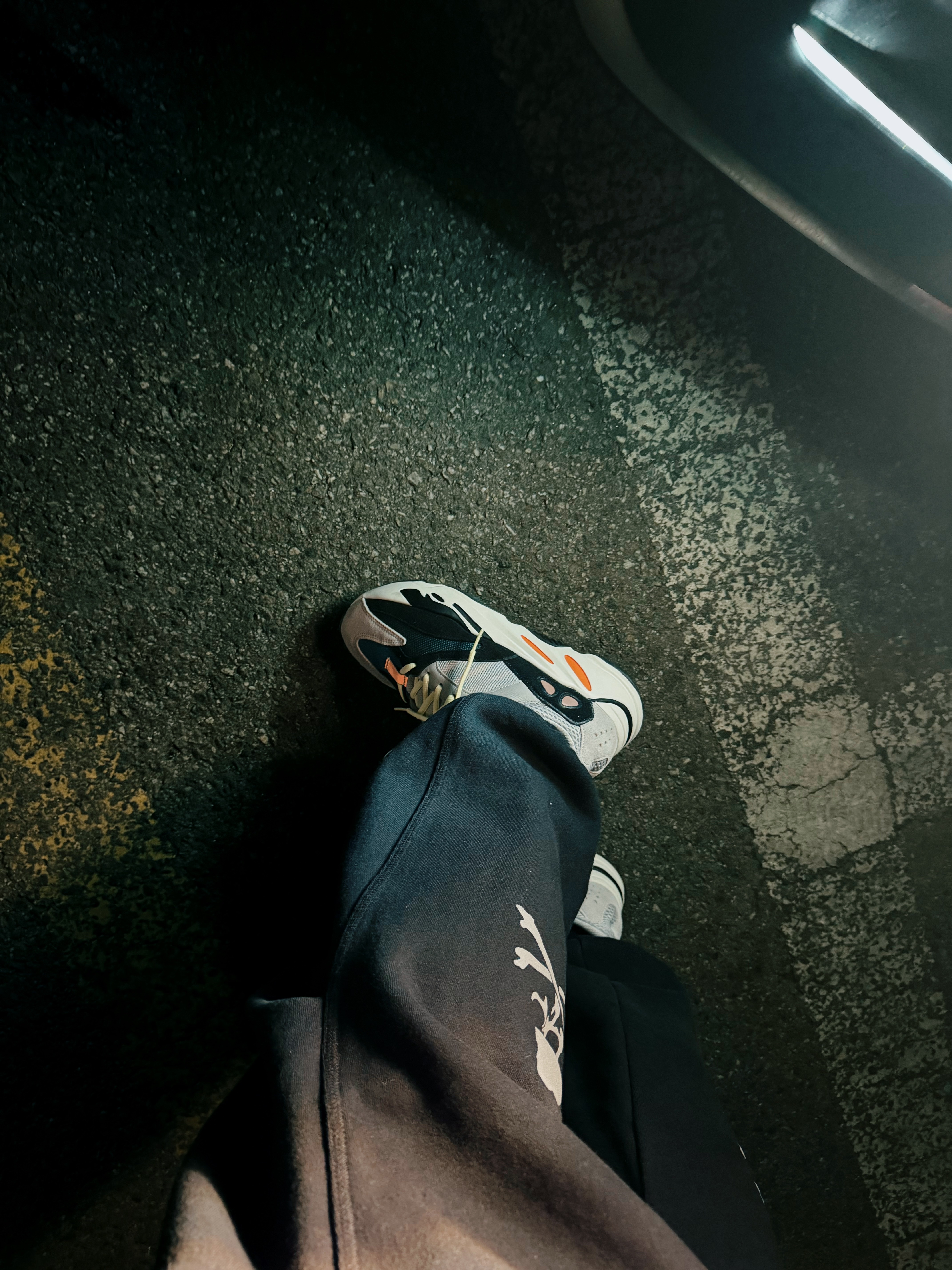 Adidas Yeezy Boost 700 Wave Runner Solid Grey 2017/2019 착용 스타일