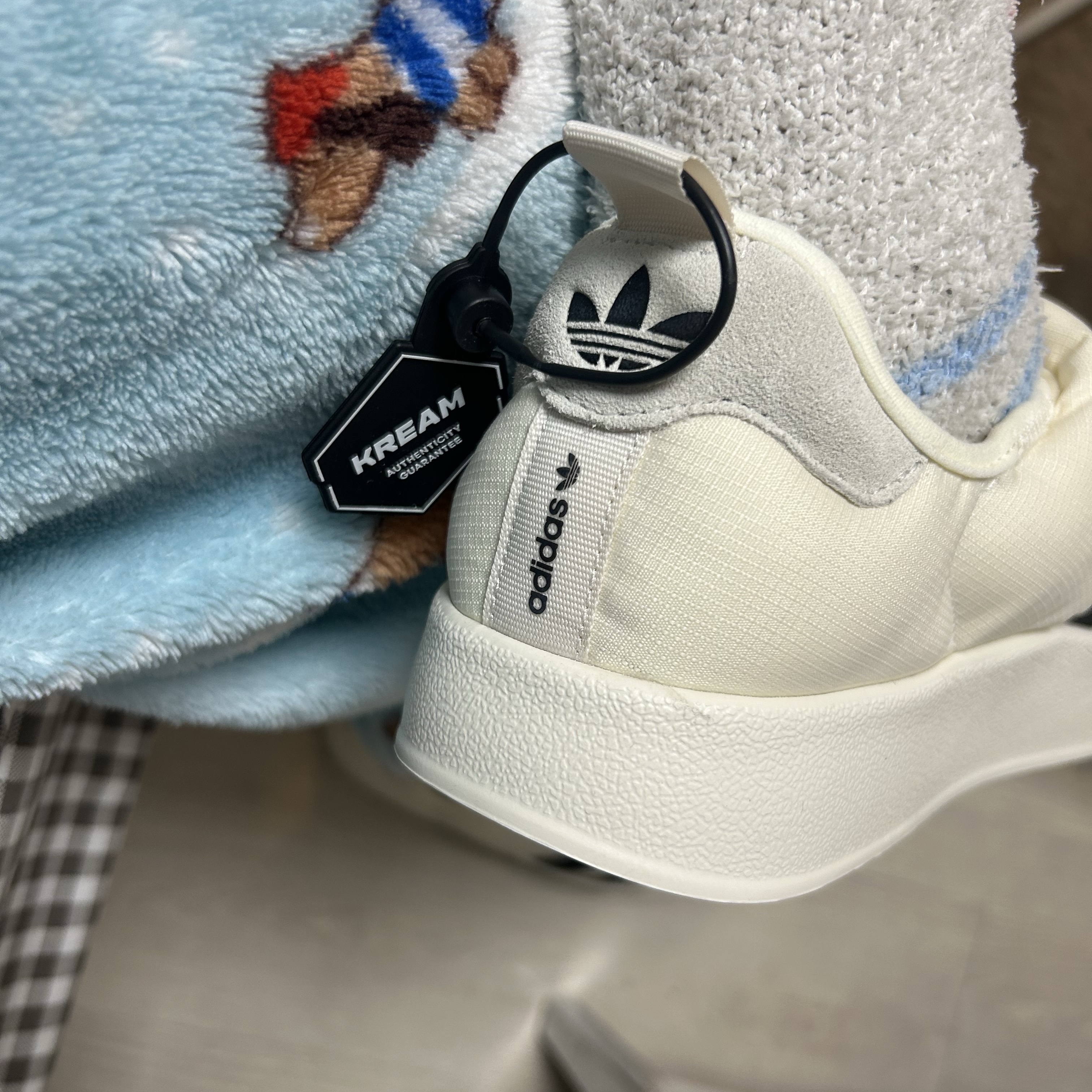 Adidas Puffylette Off White 착용 스타일 - 2
