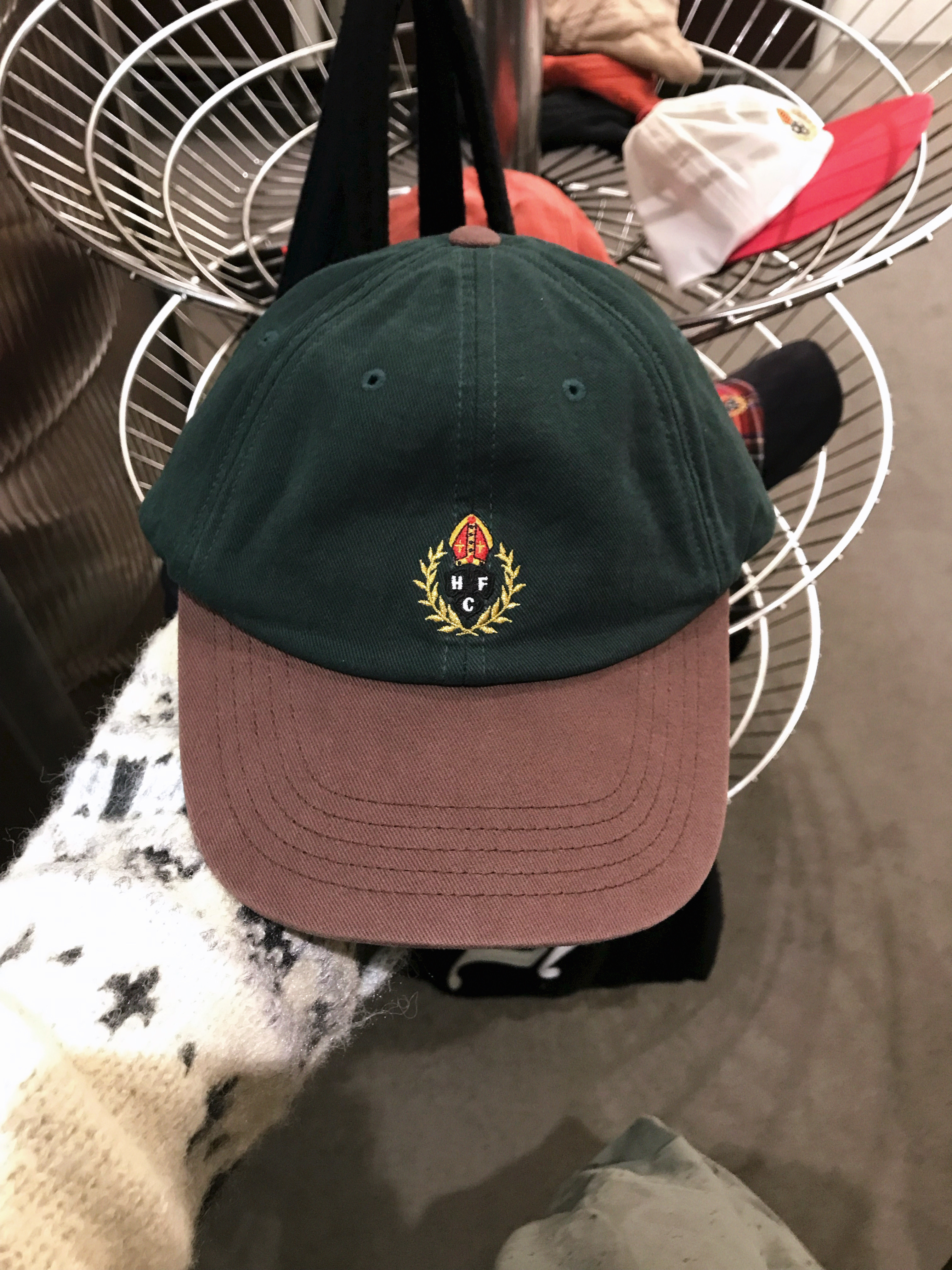 Heritage Floss Crest Canvas 6 Panel Cap Charcoal Navy 착용 스타일