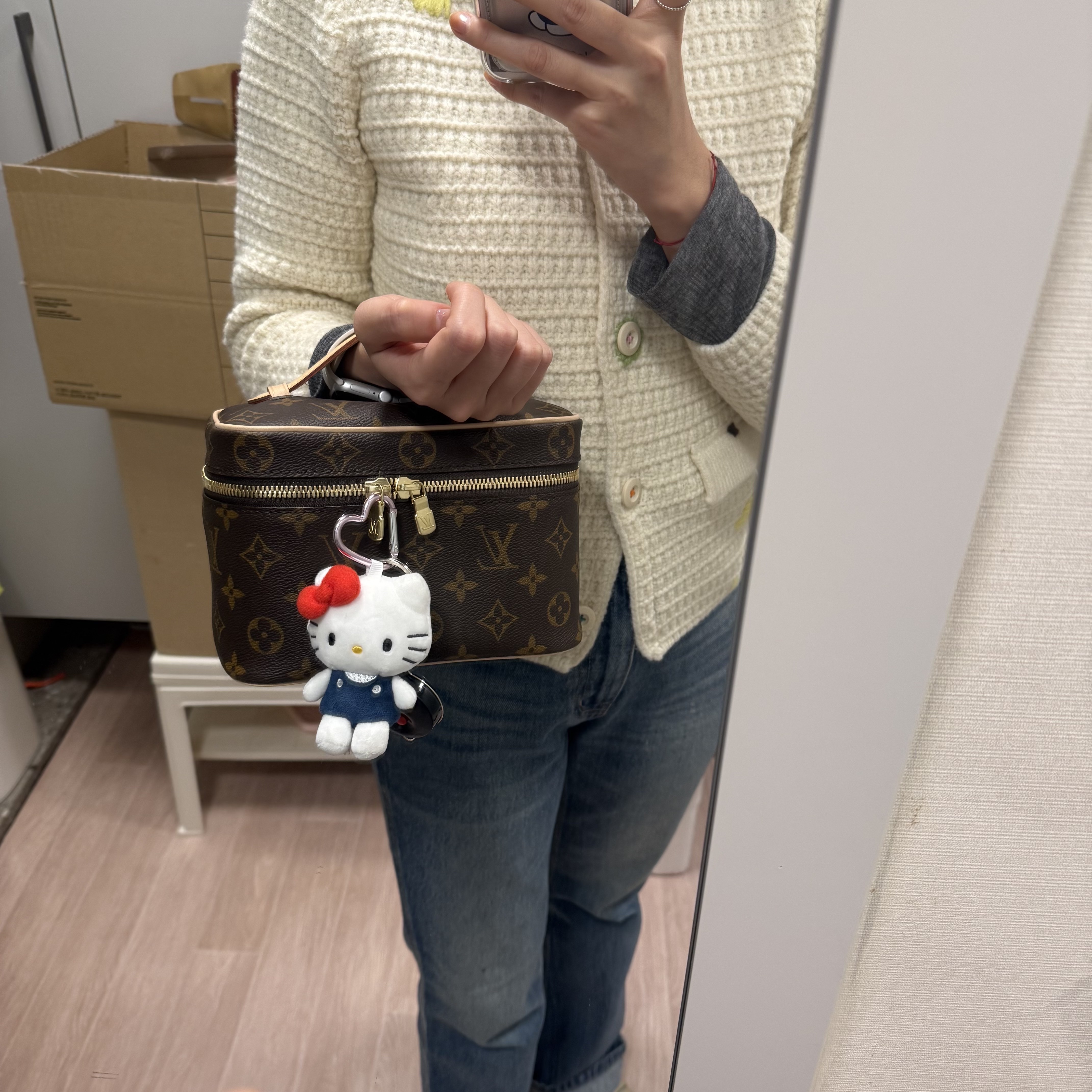 Louis Vuitton Nice Mini Toiletry Pouch Monogram 착용 스타일 - 5