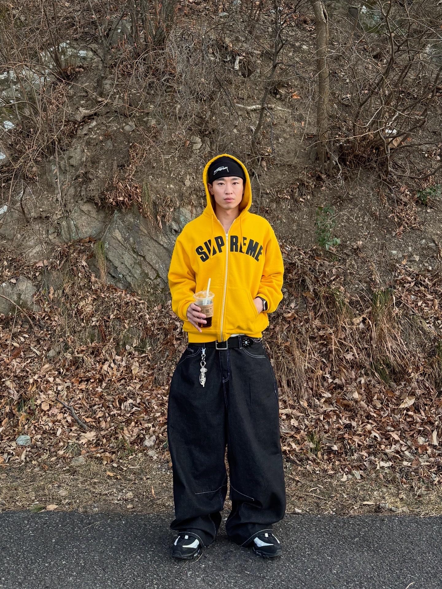 Stussy Skullcap Chain Stitch Rolled Edge Black, Supreme Arc Thermal Lined Zip Up Hooded Sweatshirt Bright Gold - 25FW 착용 스타일 - 1