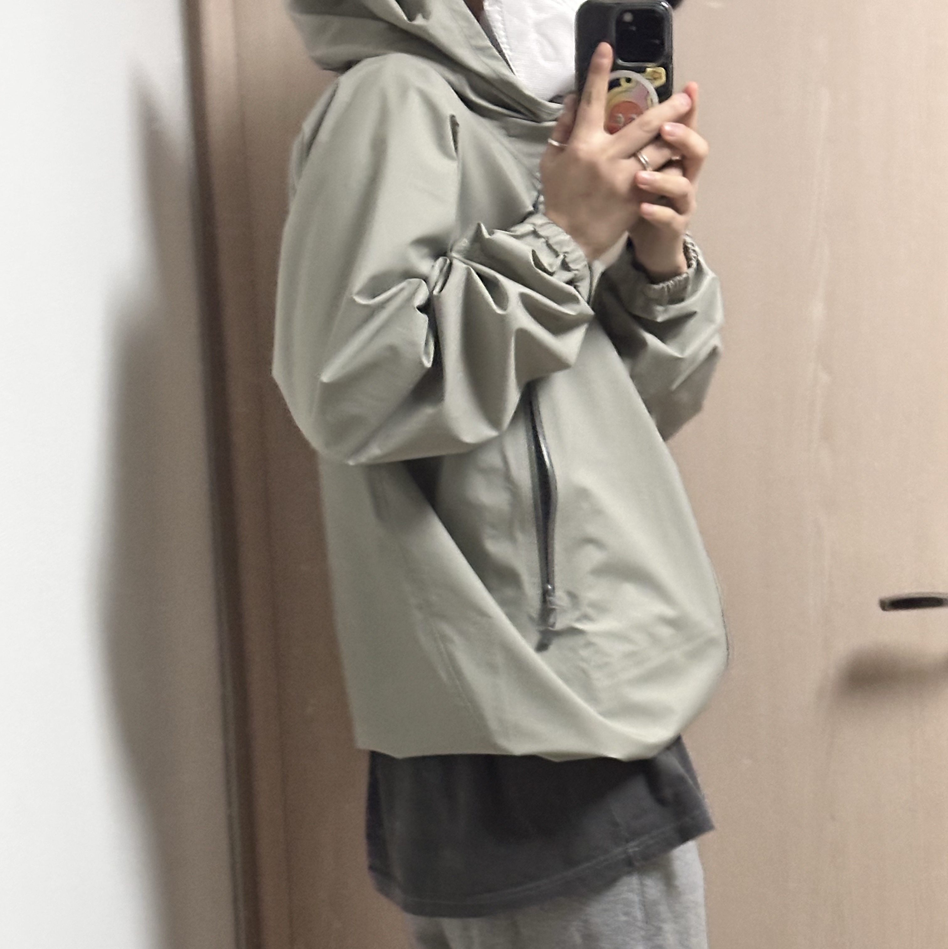 Montbell x Khakis SE Storm Cruiser Jacket Mist Grey 착용 스타일 - 2