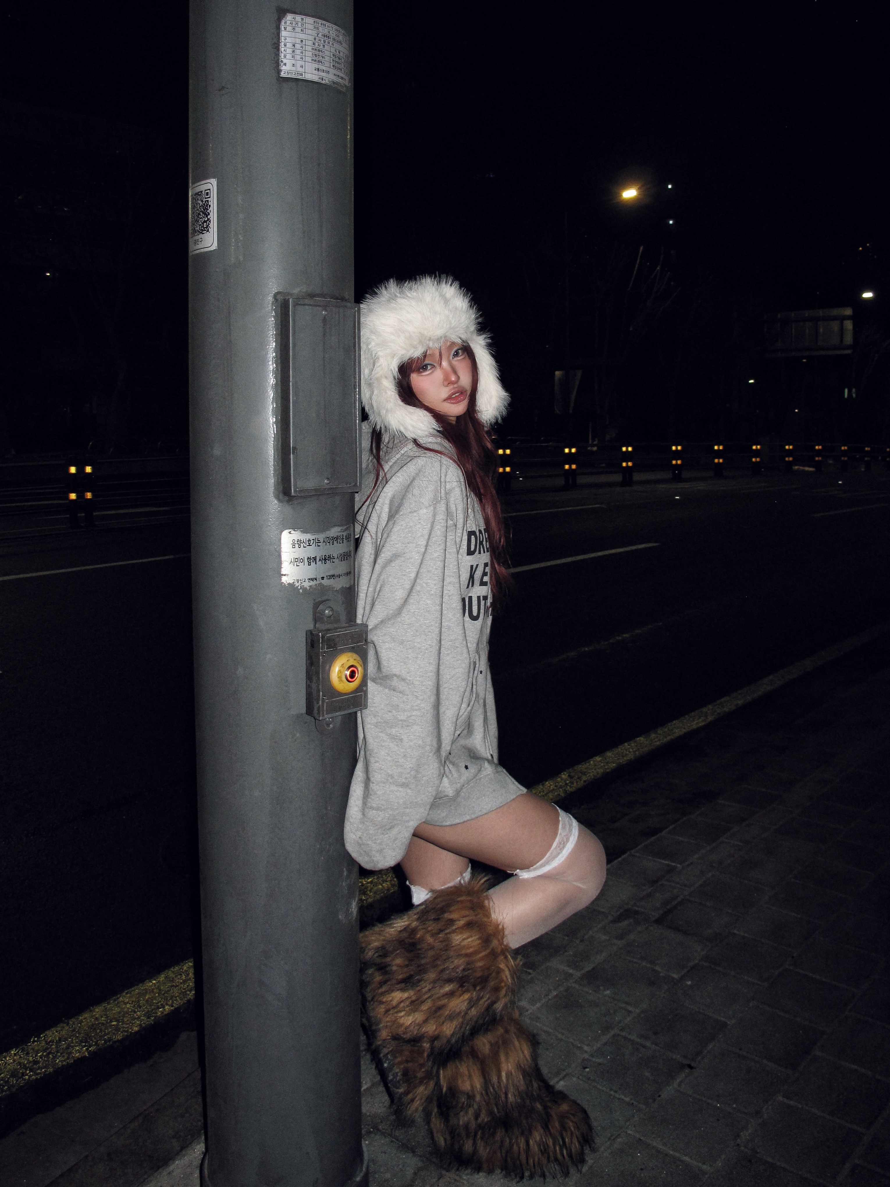 SLOW RECORD HOUSE Typo Star Hood Zip-Up Grey 착용 스타일 - 7