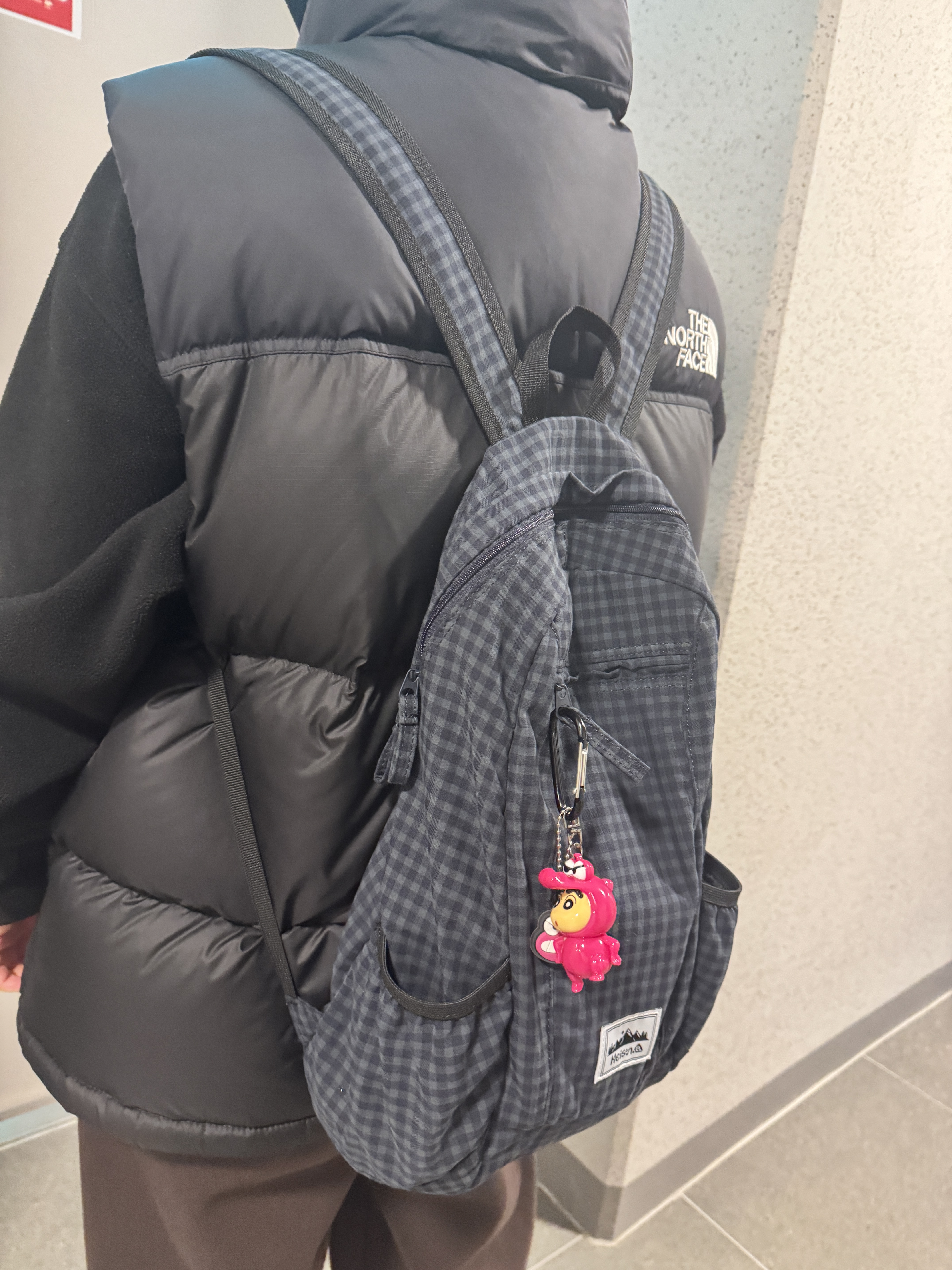 Heisan Compact Pocket Bag V1 Gingham Check - Navy 착용 스타일 - 2