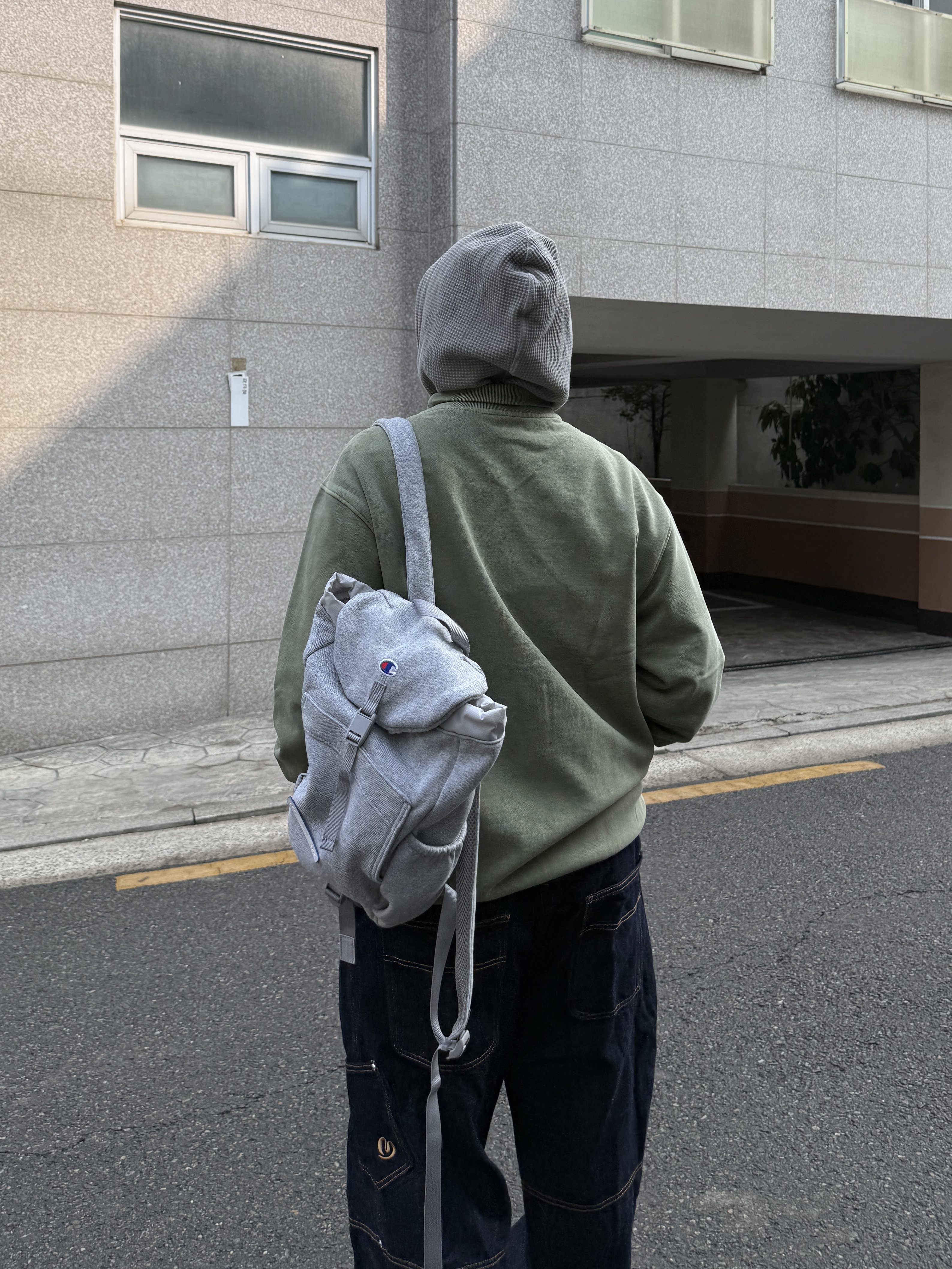 Xlim EP.8 01 Hoodie Light Gray, Balenciaga 3XL Sneakers Black White 착용 스타일 - 2