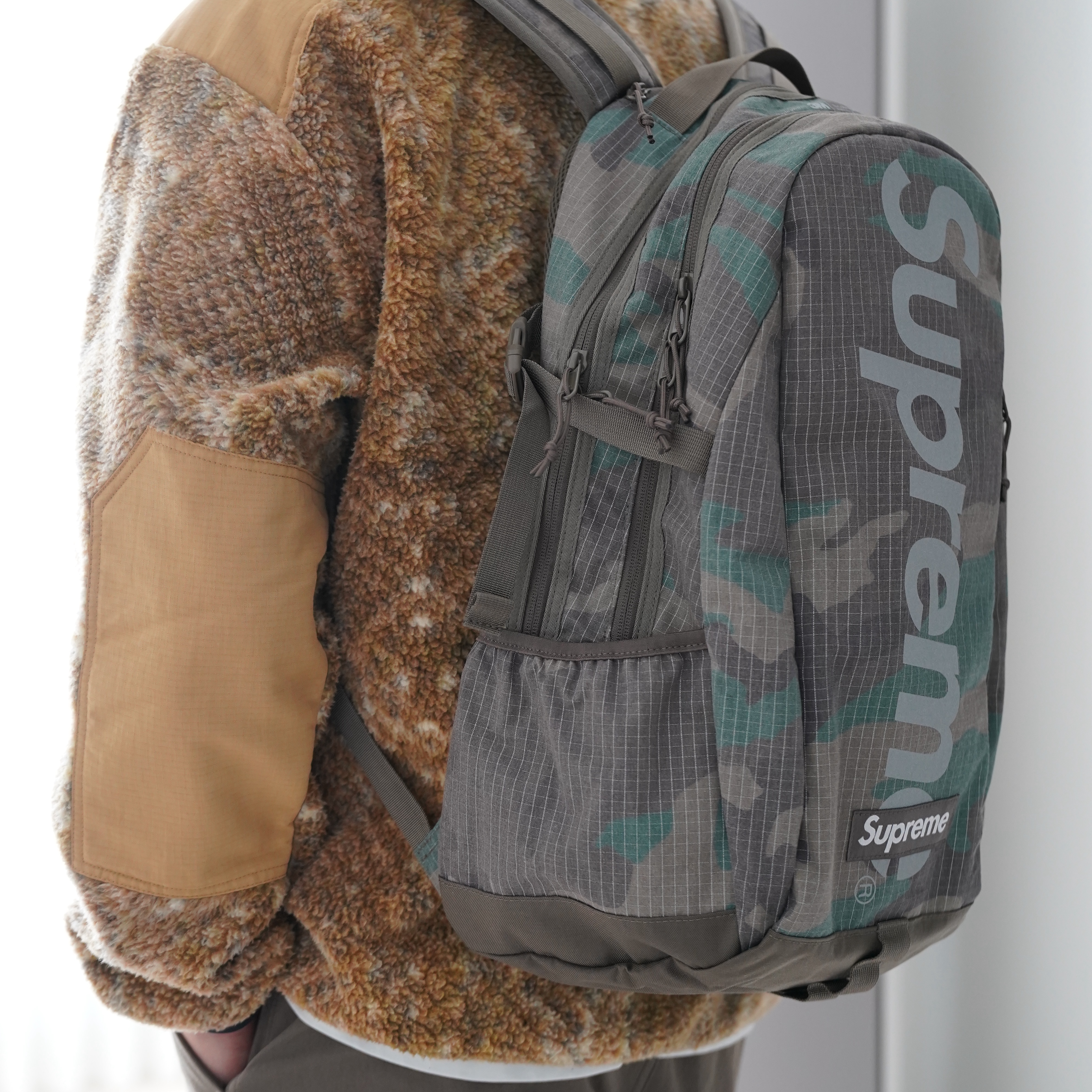 Supreme x Nike ACG Fleece Pullover Gold Snakeskin - 22FW, Supreme Backpack Woodland Camo - 24SS 착용 스타일 - 4