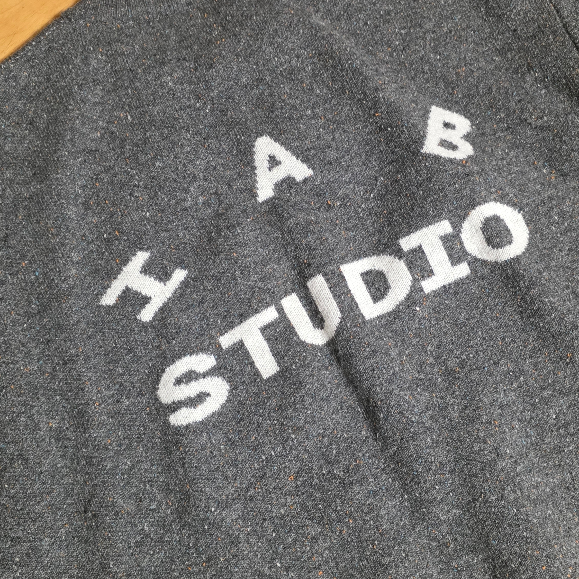 IAB Studio IAB Knit Gray 착용 스타일
