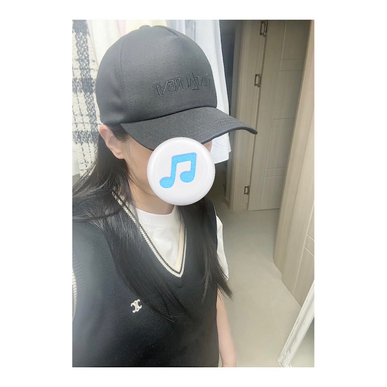 Saint Laurent Gabardine Cap Black, [20% 쿠폰] Celine Triomphe V-Neck Wool Sweater Vest Black 착용 스타일