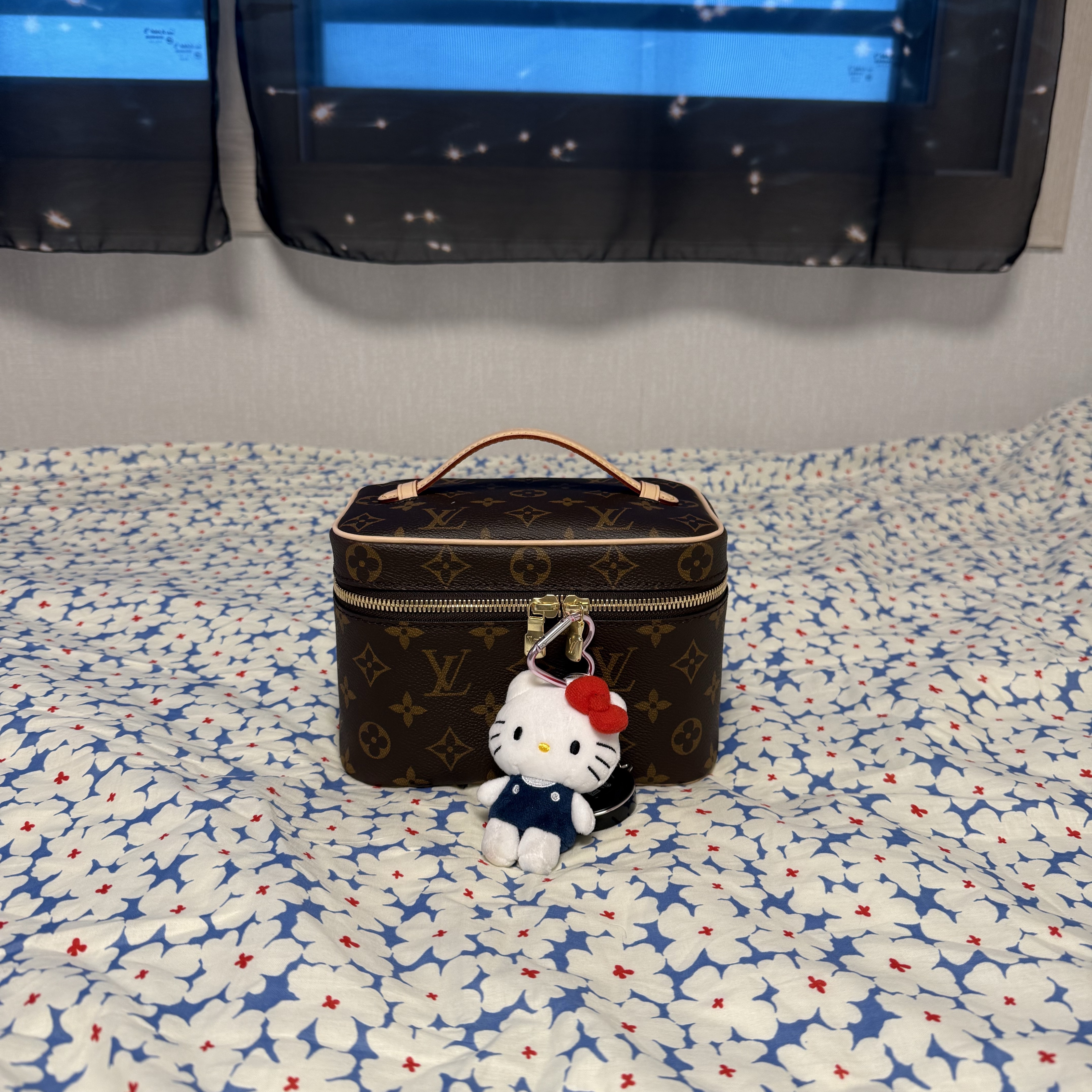 Louis Vuitton Nice Mini Toiletry Pouch Monogram 착용 스타일 - 2