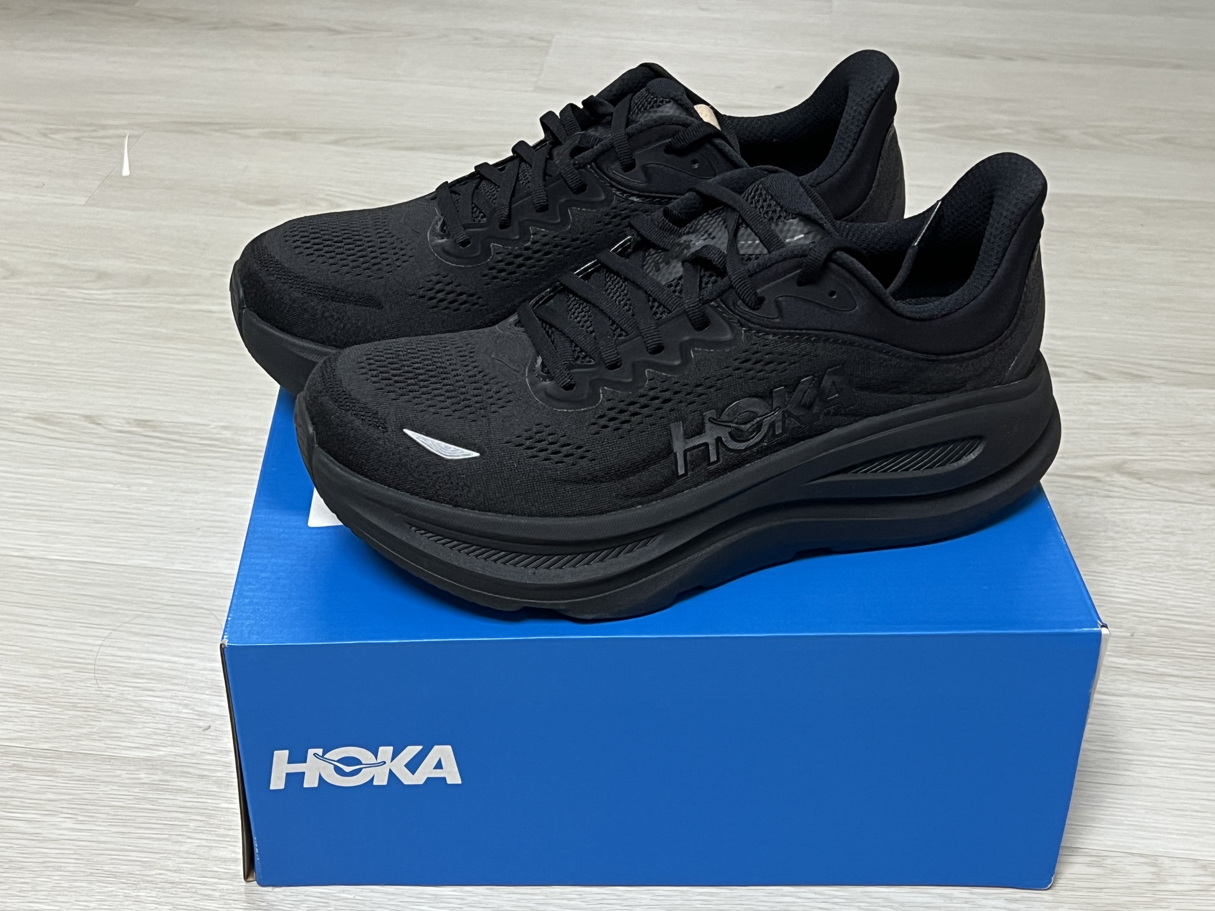 Hoka Bondi 9 Black - Wide 착용 스타일