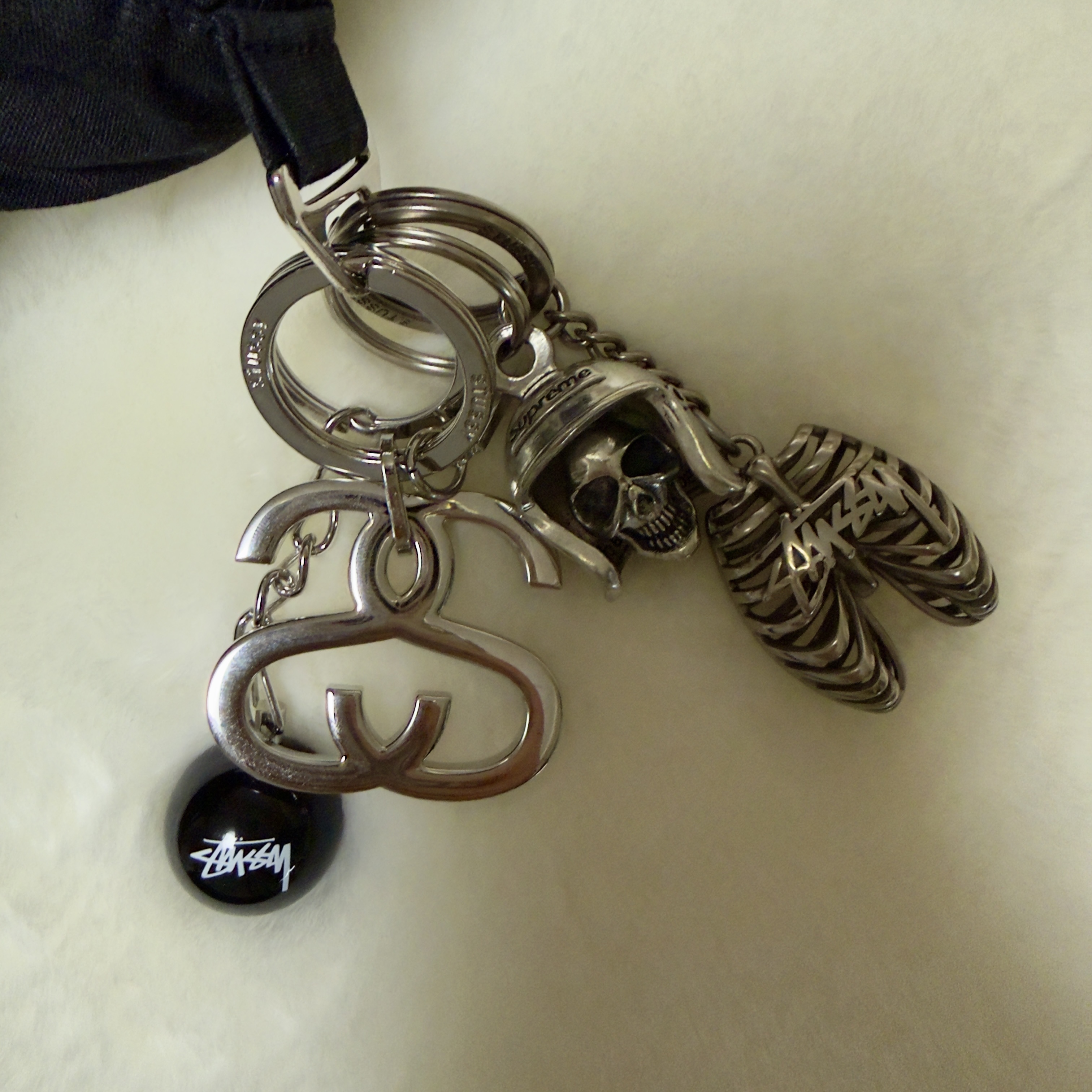 Stussy Ribcage Keycha STYLE | KREAM