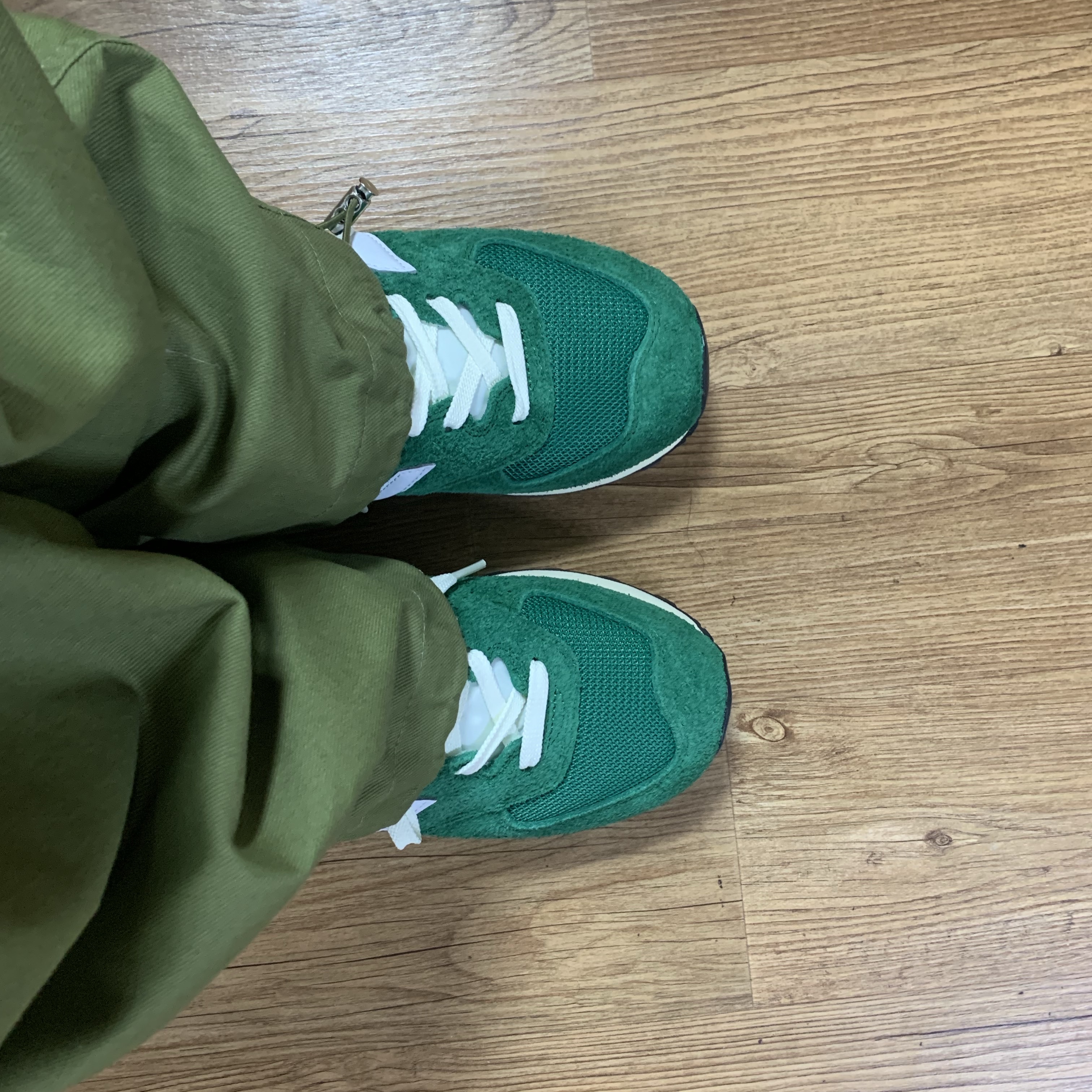 New Balance 574 Heritage Grass Green 착용 스타일 - 4