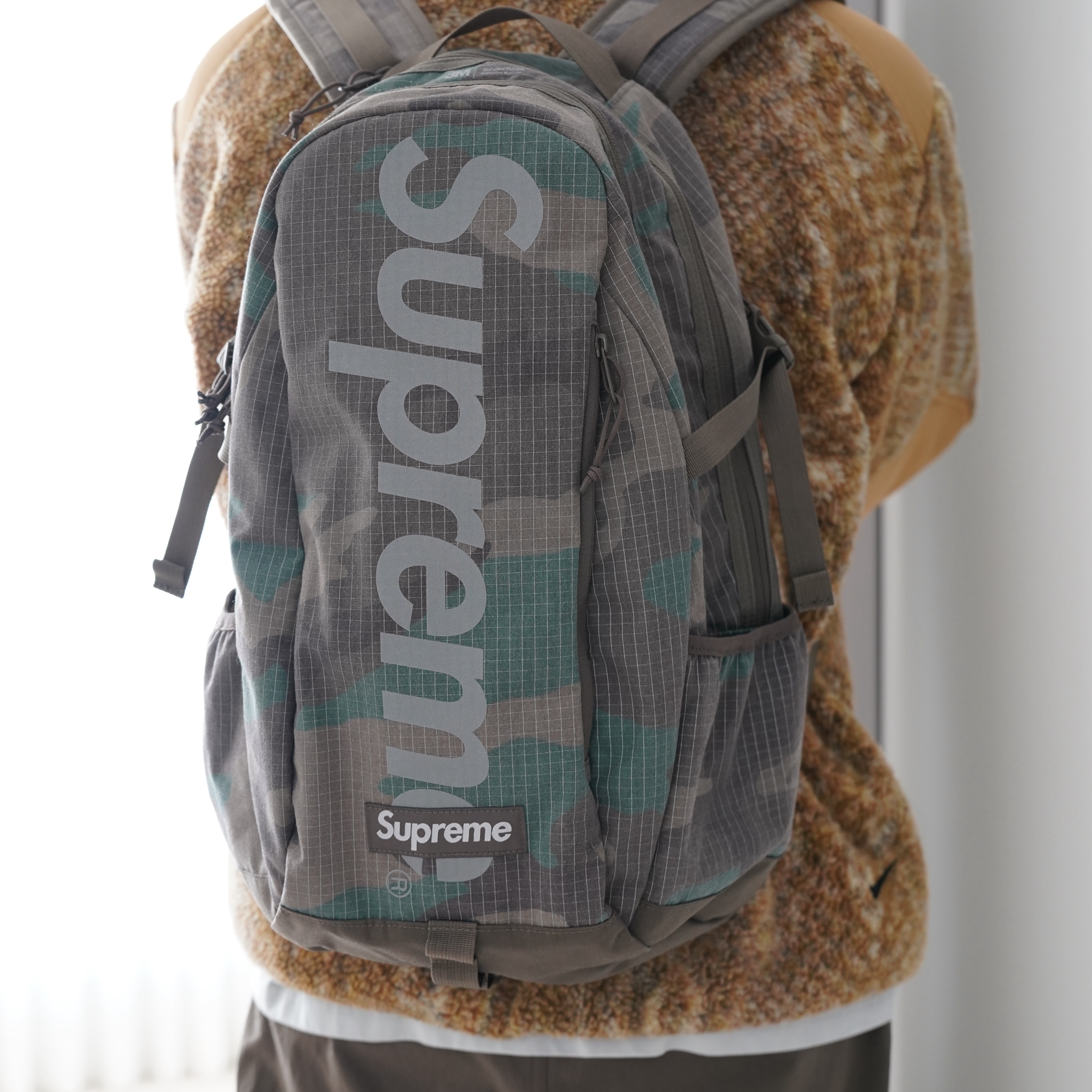 Supreme x Nike ACG Fleece Pullover Gold Snakeskin - 22FW, Supreme Backpack Woodland Camo - 24SS 착용 스타일 - 2