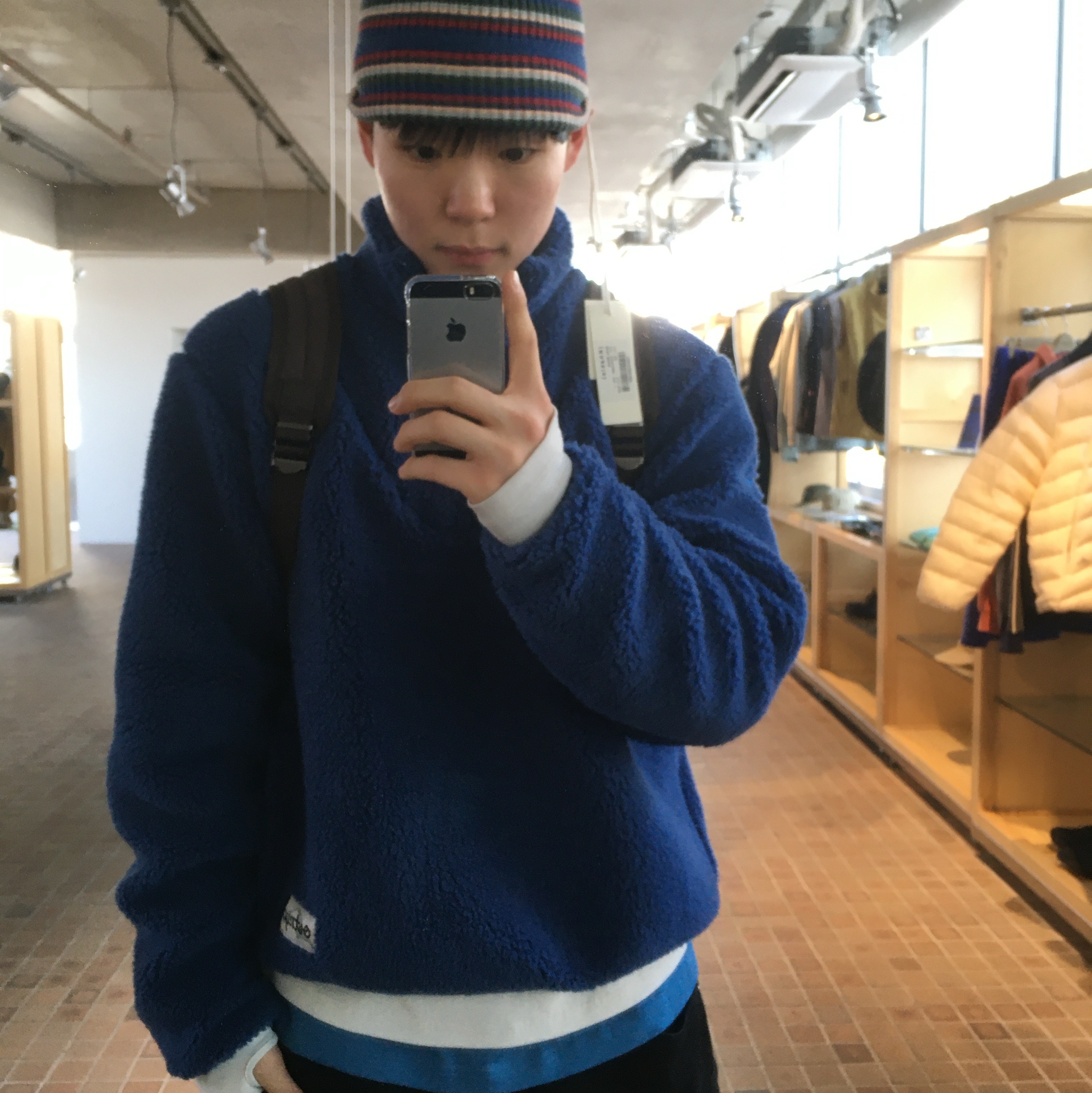 Ostrya 25FW Bluebird Shearling Fleece Navy, Khakis Harbor Beanie Red 착용 스타일 - 3