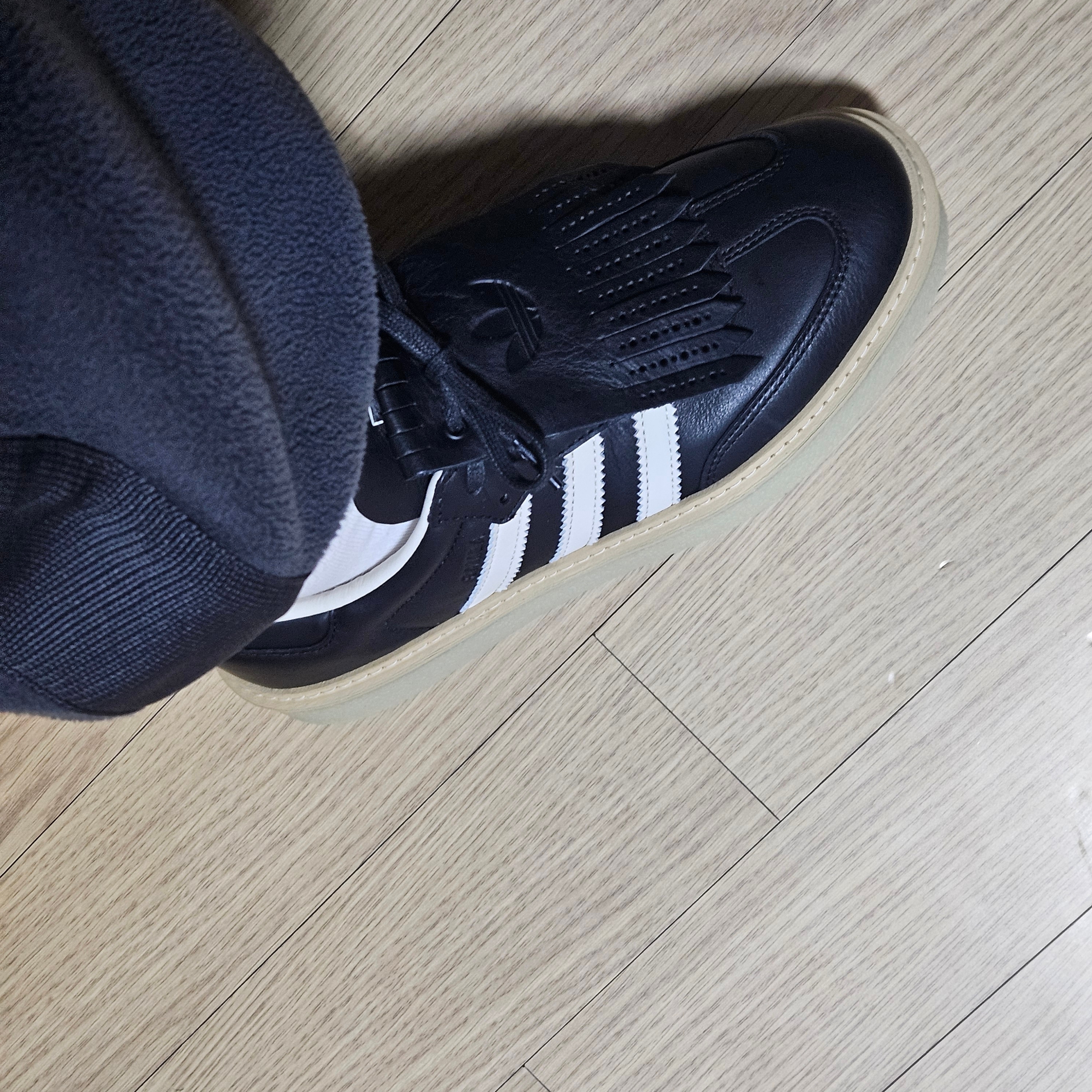 Adidas Samba Lux Core Black Off White 착용 스타일
